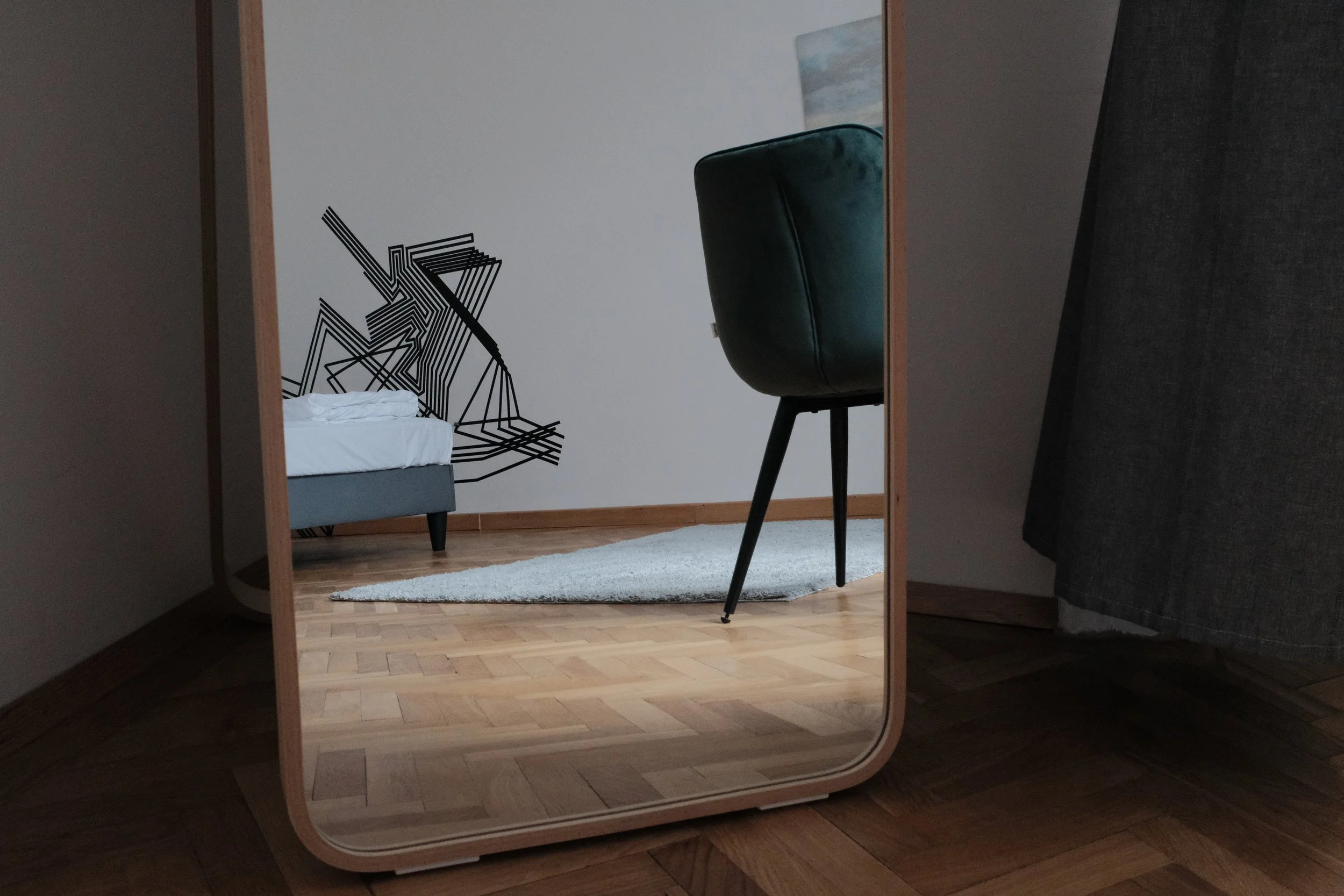 mirror-tape-bed-green.JPG