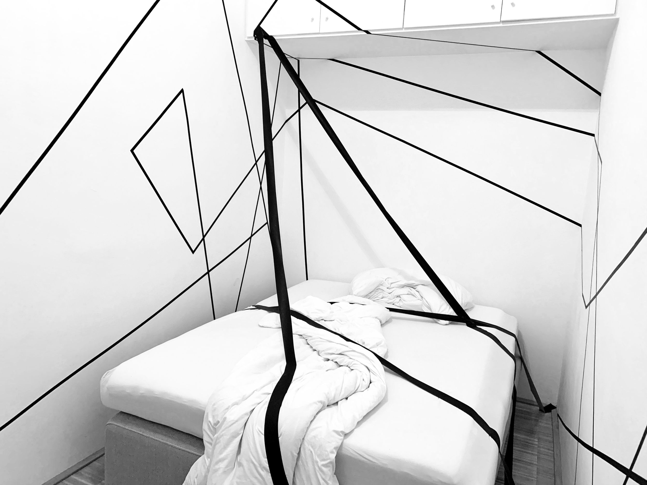 bed-gaffa-black-lines-messy.png
