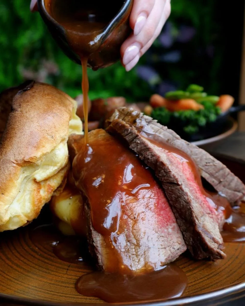 The ultimate Sunday Roast is waiting&hellip; 😍🥩

✨ 1 course &pound;19.95 | 2 courses &pound;25.45 | 3 courses &pound;30.95

🕛 Served 12&ndash;10PM every Sunday
📍 Book: mharsanta.co.uk

#roastdinner #gravyday #roasties #tastyfoods #roastpotatoes #