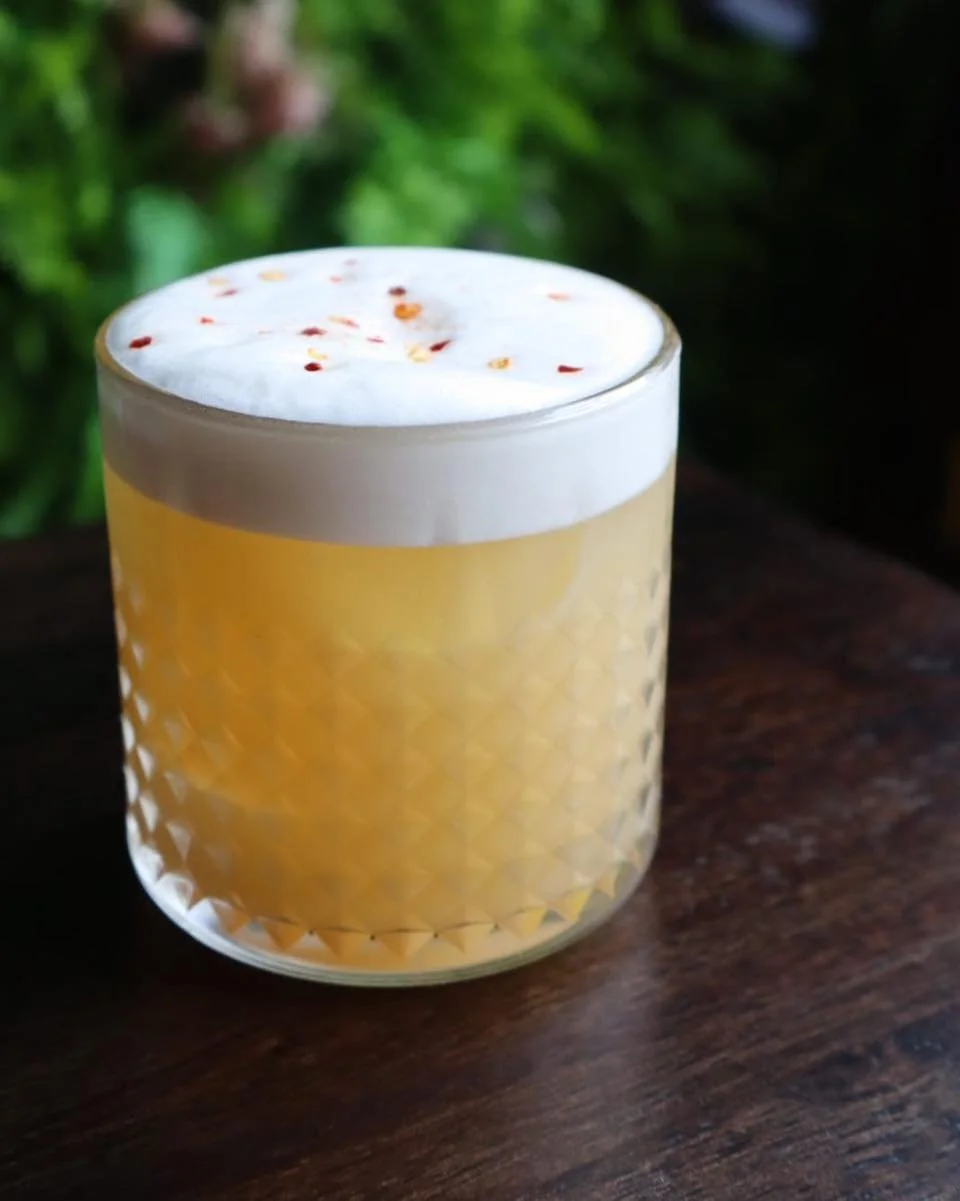 Cocktails, wine and your favourite Scottish pours waiting at Mharsanta
Perfect for unwinding after work 🥂

🍸 Merchant City
📱 Walk in or book at mharsanta.co.uk

#mharsanta #midweekdrinks #afterwork #merchantcity #glasgownights