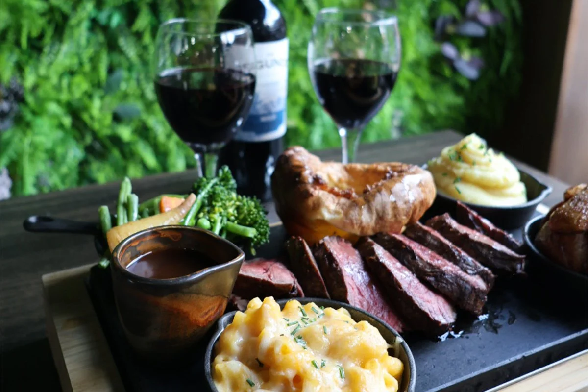 sharing-chateaubriand-sunday-roast-17123139.jpg