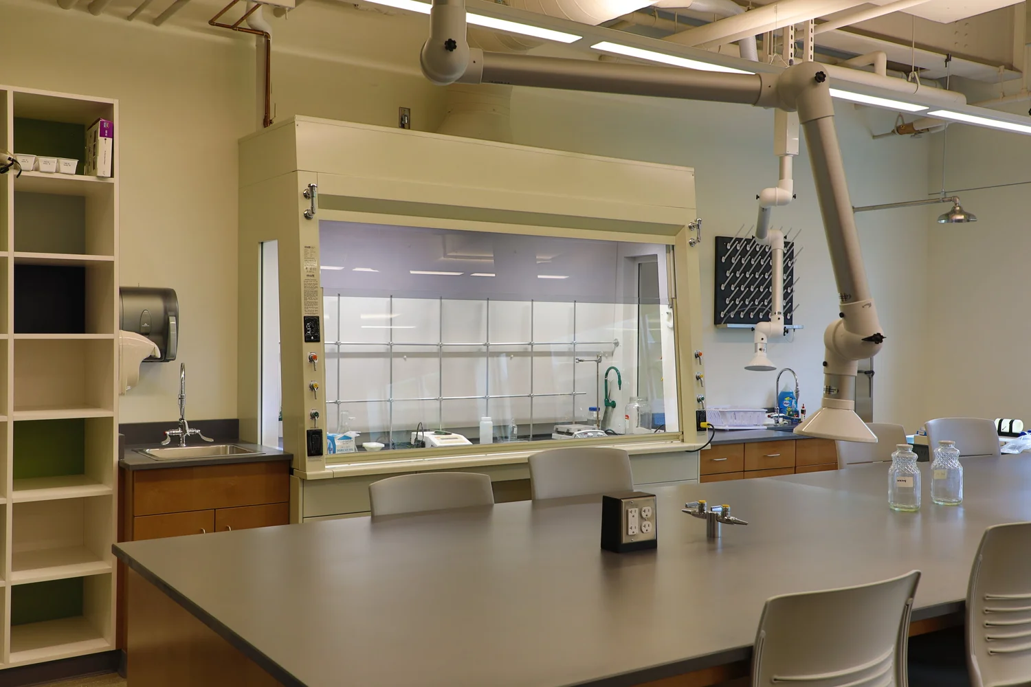 Steel Casework Photo Gallery — mottLAB - Full Service Lab Furniture ...