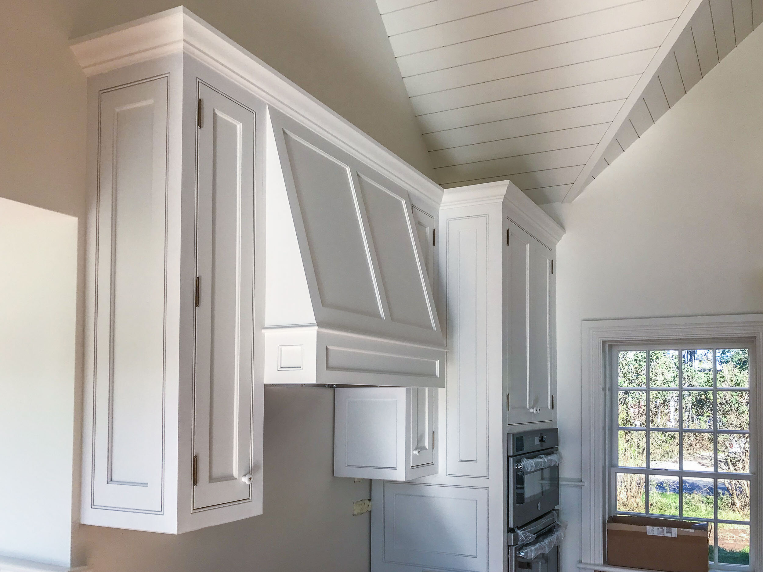 Classic Vaulted Ceiling Kitchen Design