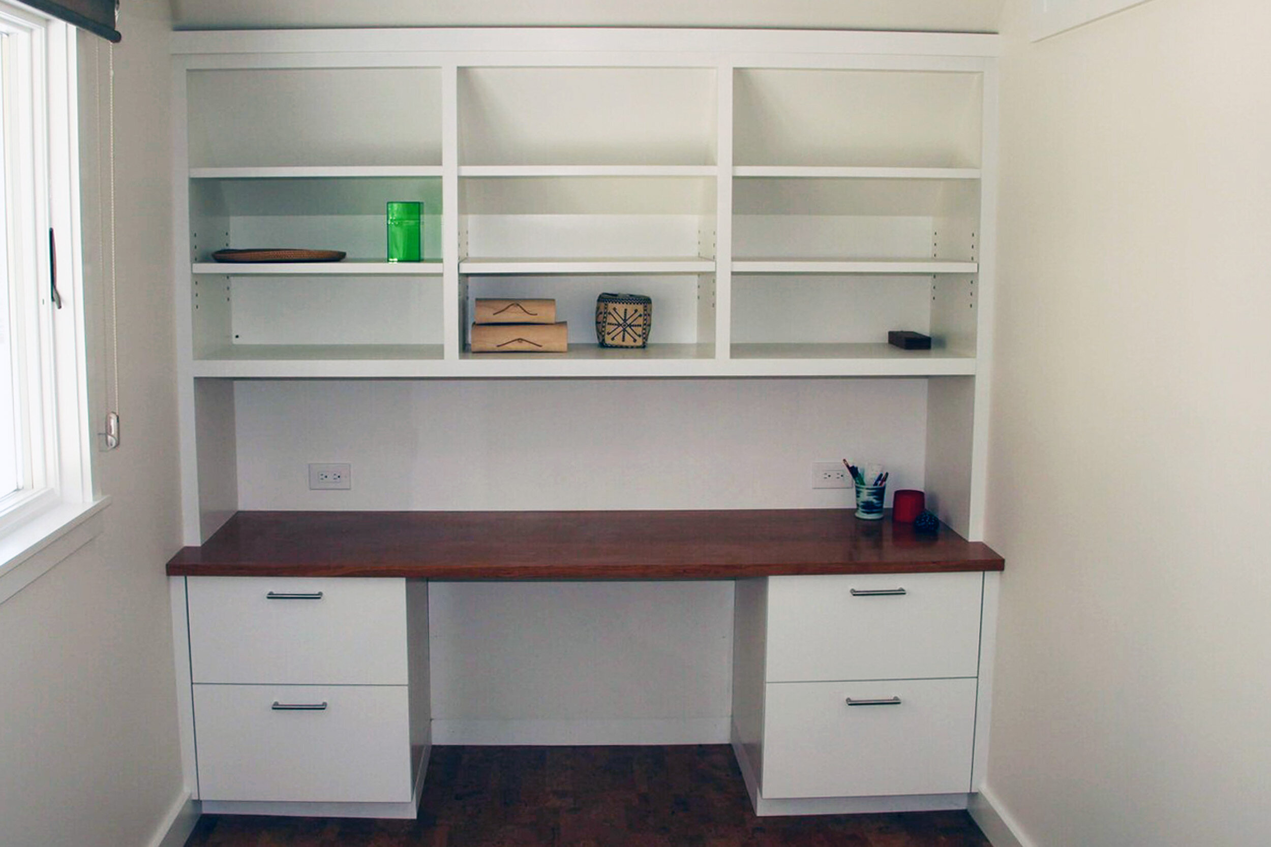 Built-in Desk &amp; Bookcases