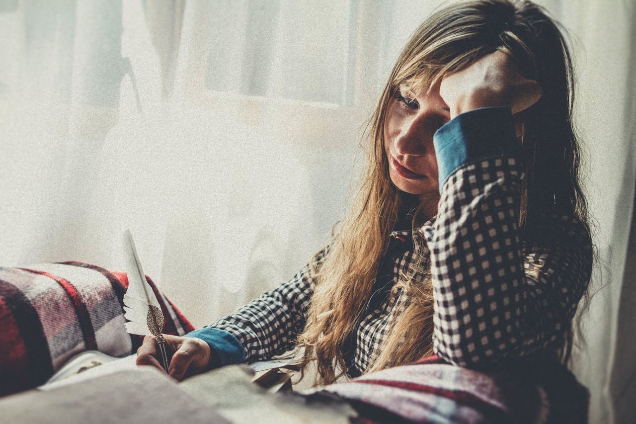 What’s the Difference Between Chronic Depression and Seasonal Depression?