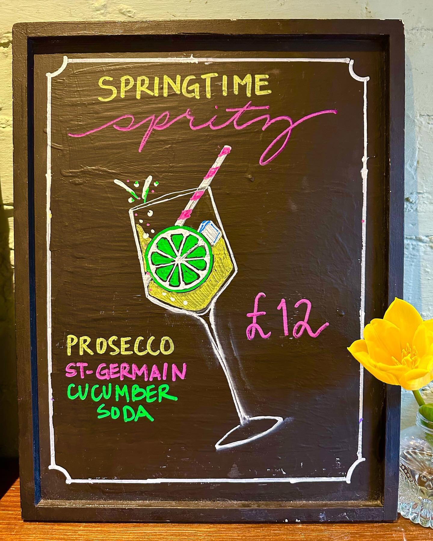 Who&rsquo;s ready for Spring! 🙋🏻&zwj;♀️
🌸🌼🌷🌻
#spritz 
#seasonal
#cocktailofthemonth 
#prosecco 
#stgermain