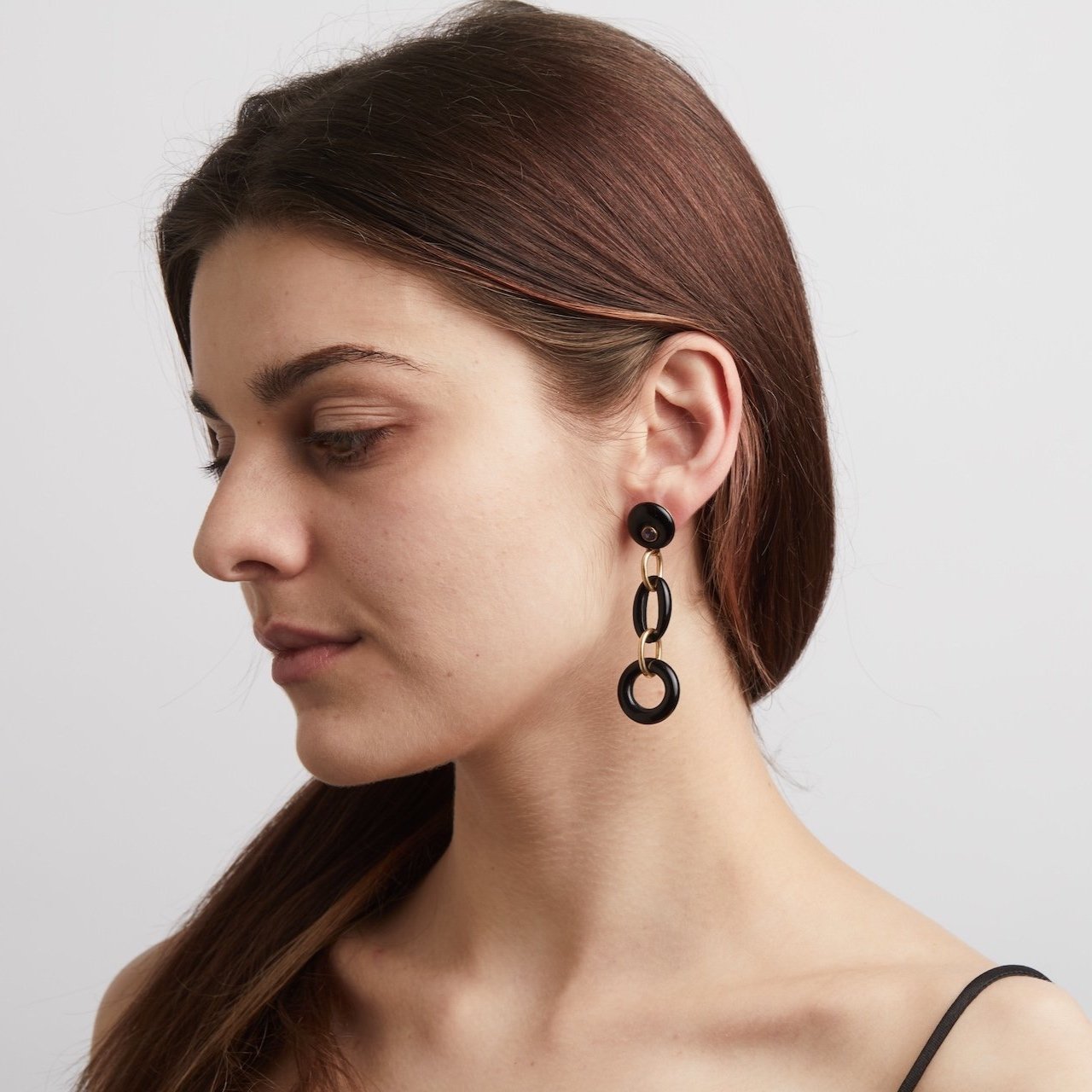 Onyx+Bold+Ring+ER+on+Model+2.jpg