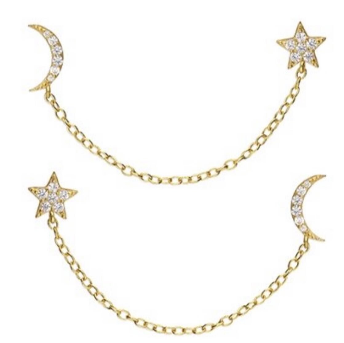 💫 NEW IN: Moon and Star Linking Chain Earrings
⭐️ Wear one or as a pair.
👉 Swipe to see me wearing them - so light and easy - you must have a double piercing.
🛍 Sold as a single or as a pair if you prefer. 
.
.
.
#affordable #moon #star #linking #