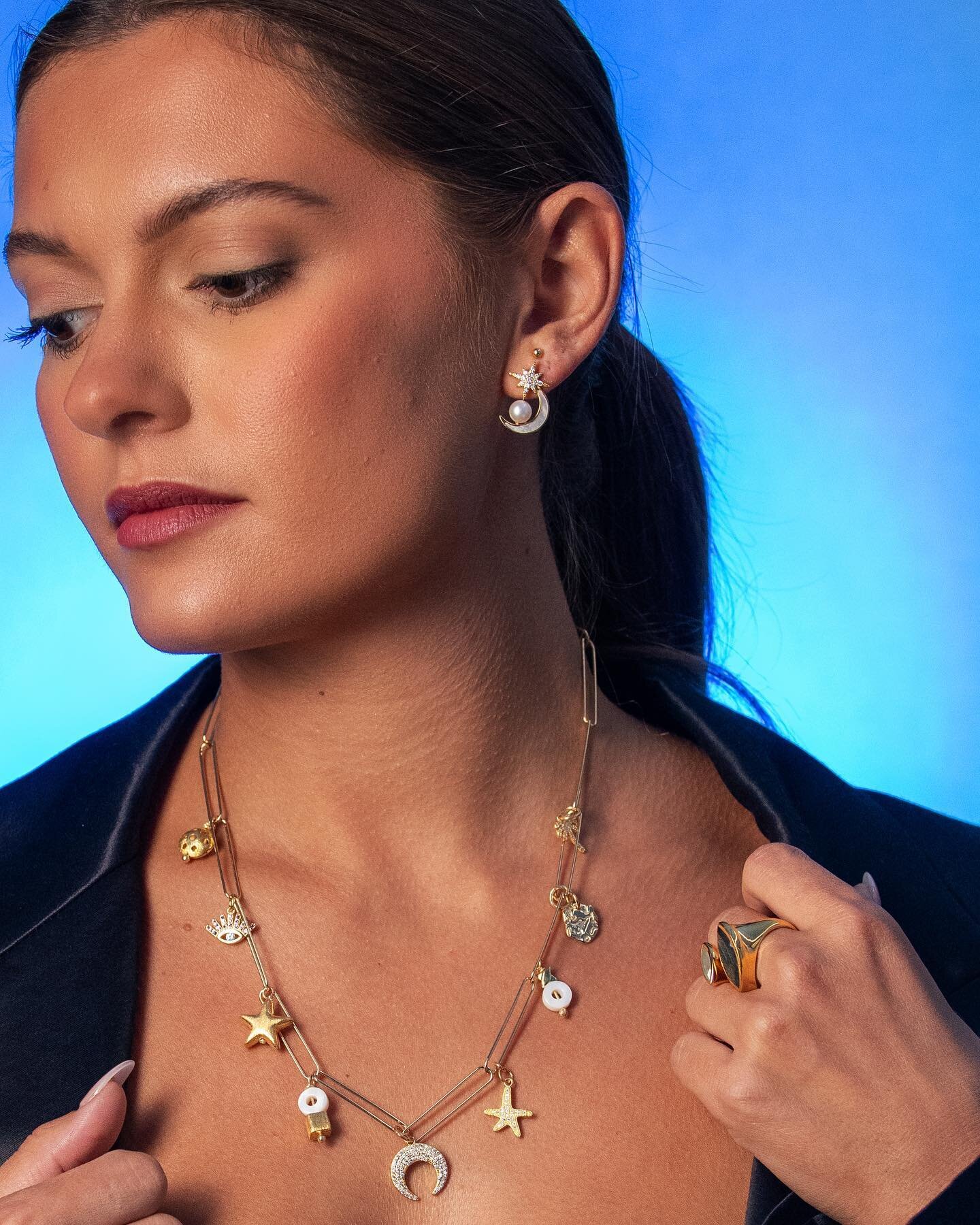 💫 Today&rsquo;s choice - The Pearlie Queen Earrings are just stunning, featuring akoya pearls and mother of pearl.
Paired with the gorgeous Cleo charm necklace.

🛍️ Take a closer look and shop online, limited in number as always&hellip;
.
.
.
#uniq