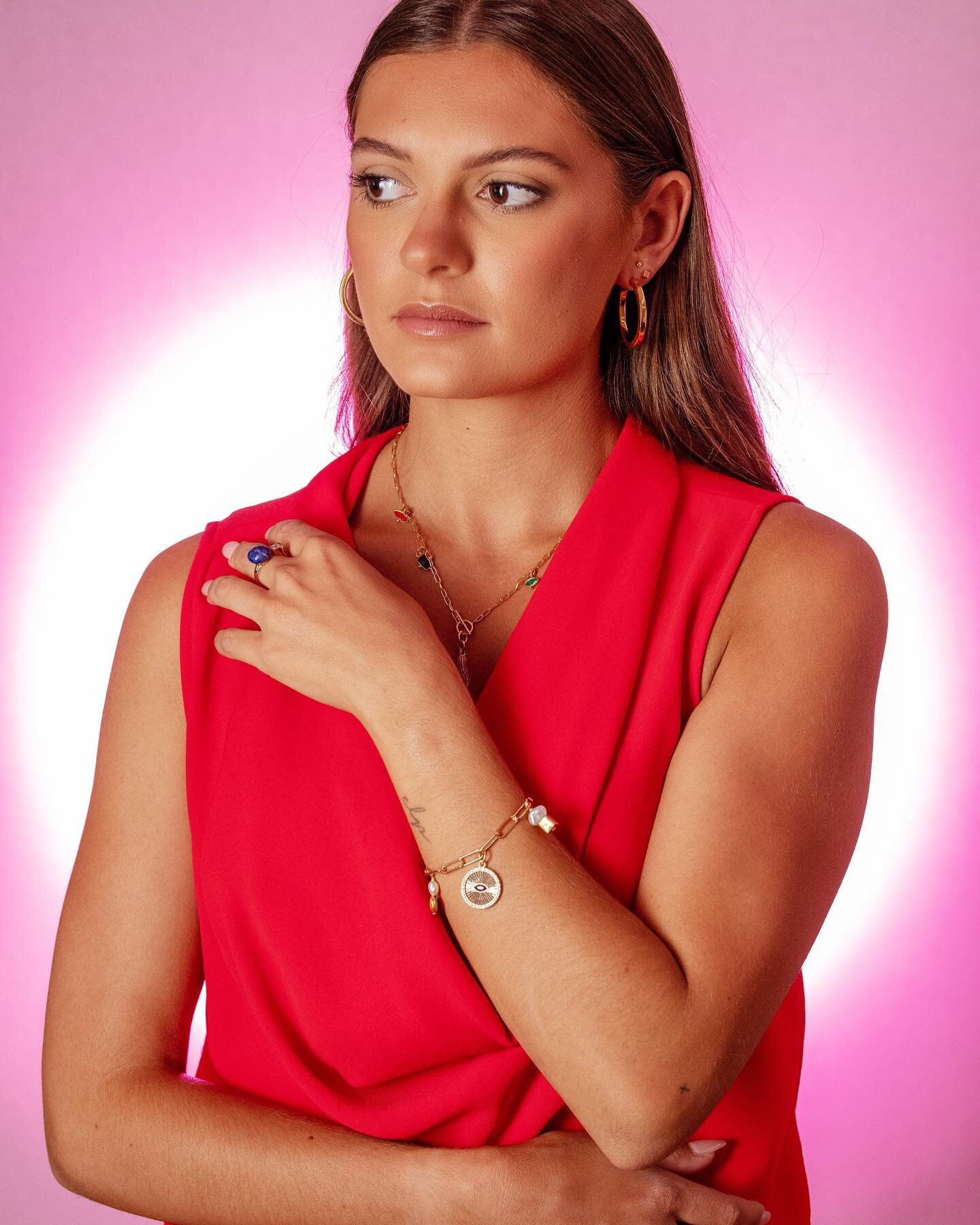 🛍️ Dress to impress this week&hellip;
Who loves a charm bracelet? I definitely do 💯
.
.
.
The Tamsin bracelet is a beautiful gold charm bracelet featuring pearls, gold features and a fabulous central disc
#charm #bracelet #love #pearls #jewellery #