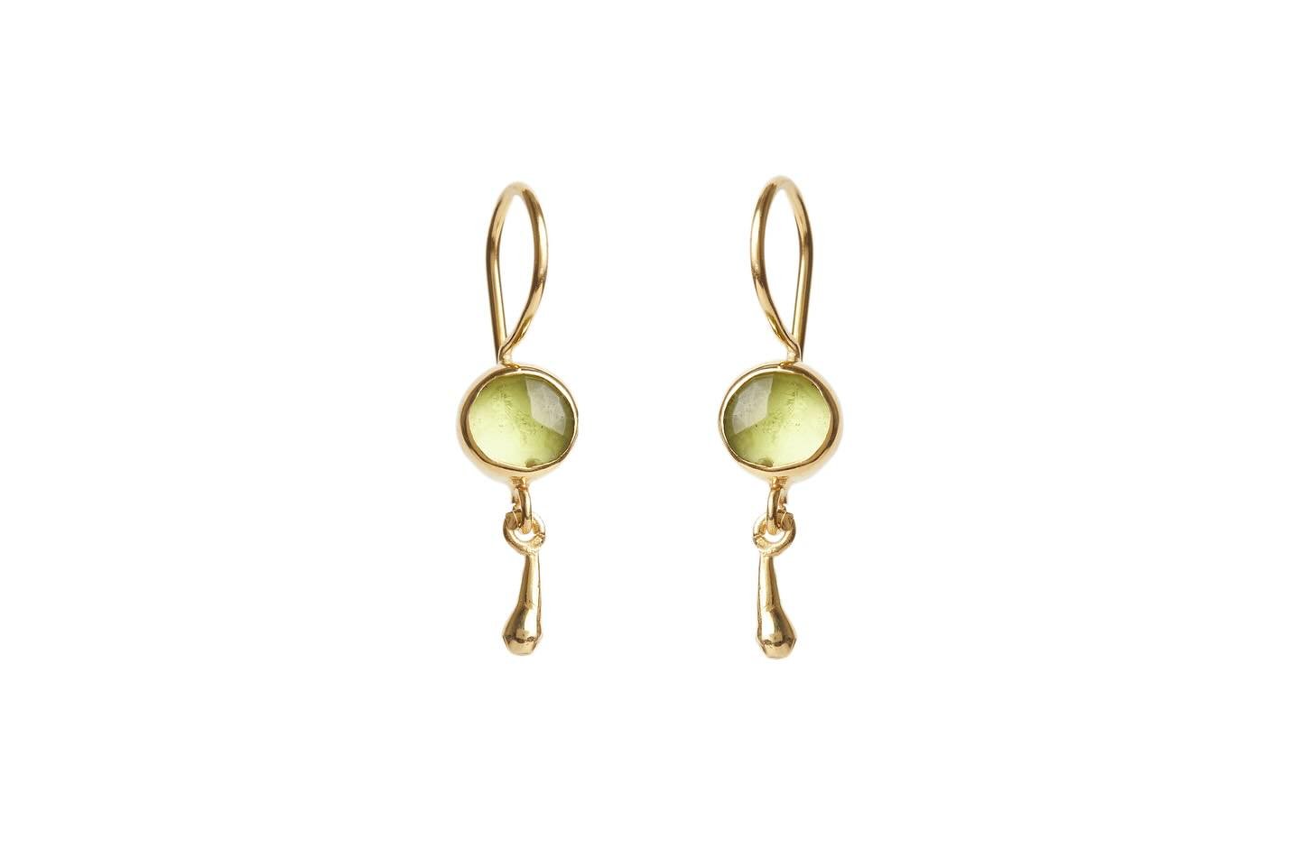 ✨ Today&rsquo;s focus is on the everyday, stunning little drop earrings that pack a punch! 
Which ones would you choose?
.
.
.
#gemstones #peridot #aquamarine #garnet #rutilatedquartz #birthstones #gold #sterlingsilver #earrings #boutiquejewellery #s