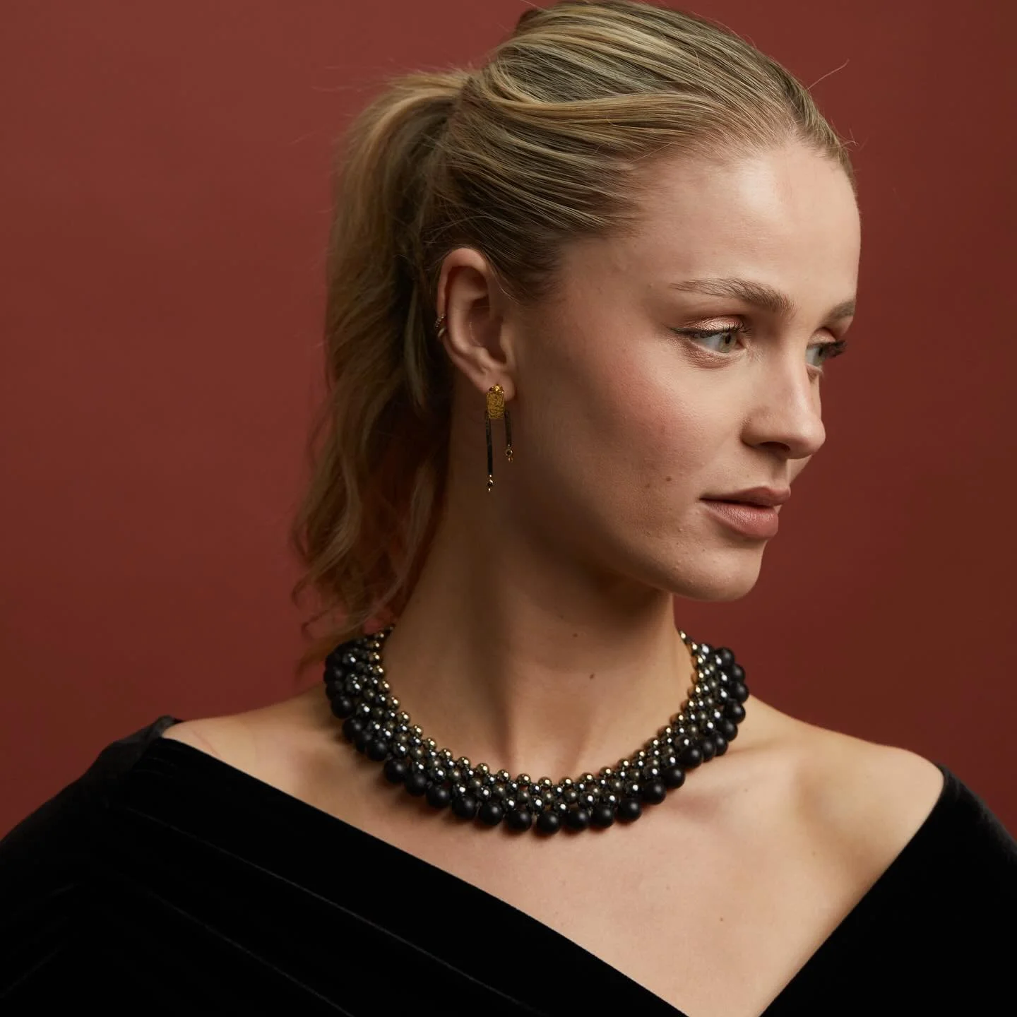 ✨ Unique and bold statement jewellery - it&rsquo;s the season.
.
.
.
#onyx #pyrite #hematite #metallic #lacecollar #handcrafted #designer #affordable #statement #jewellery