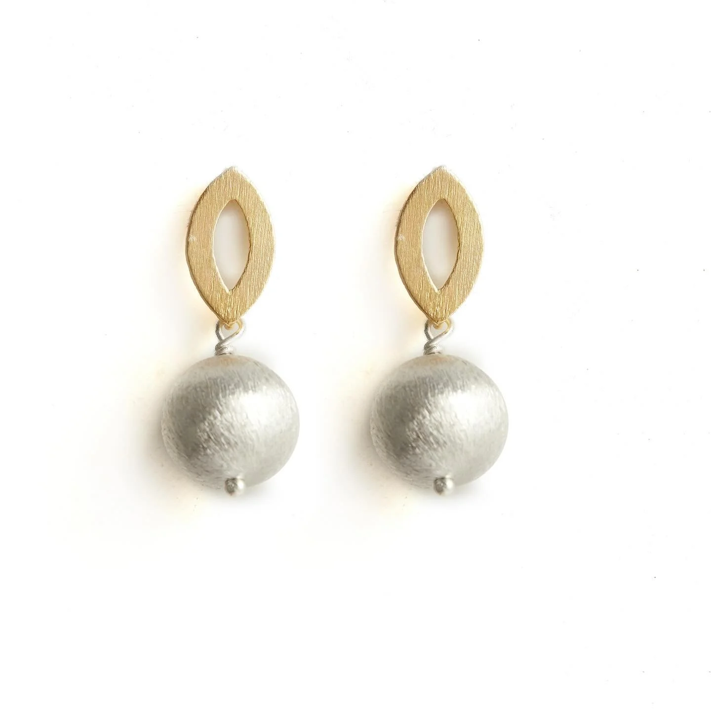 ✨ A modern mix of metals &mdash; a polished sterling silver ball charm suspended from a sleek gold plated oval. Minimal, versatile, and effortlessly striking earrings.
.
.
.
#earrings #sterlingsilver #goldplated #mixmetal #modern #unique #jewellery #