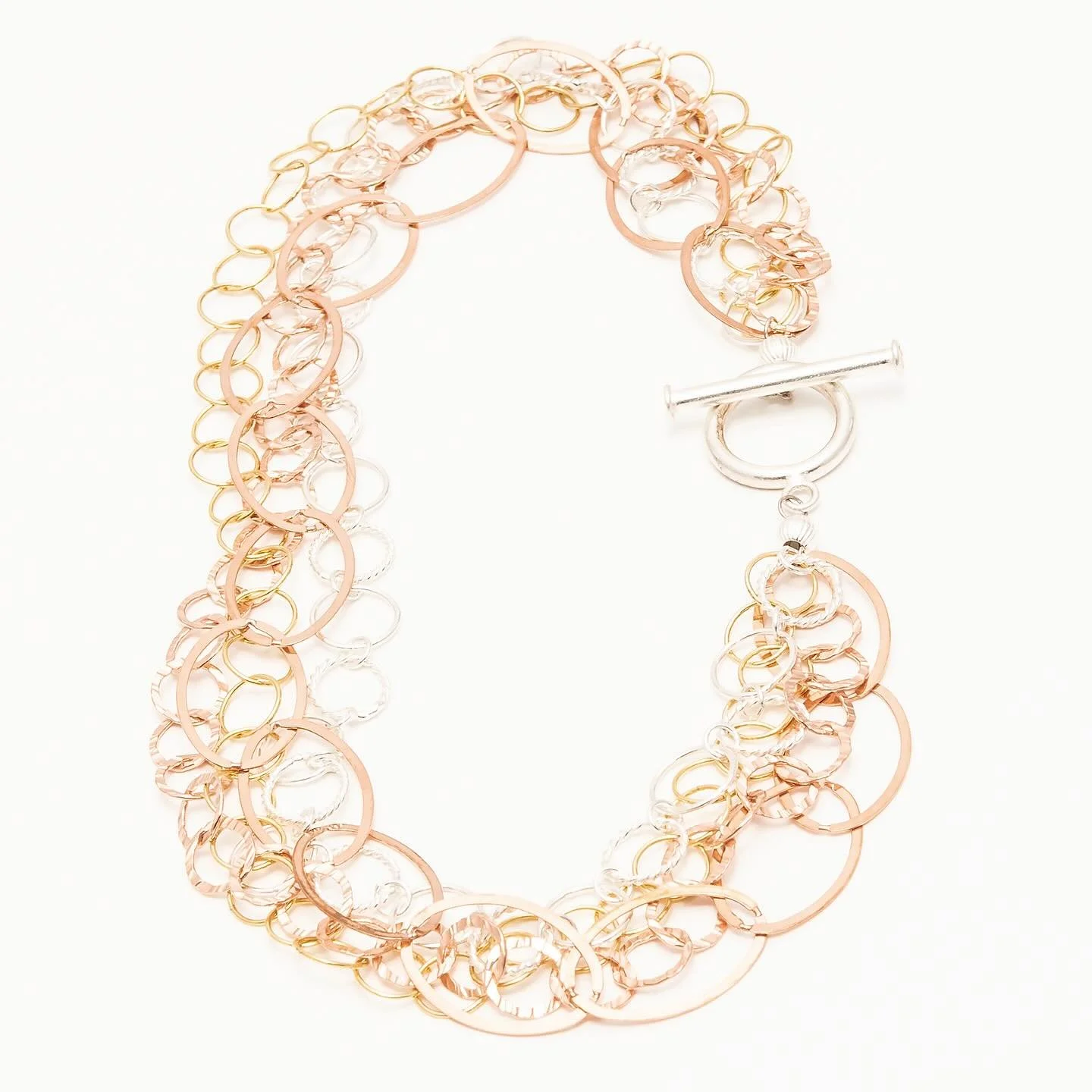 ✨A shimmer made for every moment ✨
Feather-light on the skin, radiant with anything you wear&mdash; for nights out, days at work and denim in between.
.
.
.
#rosegold #silver #gold #lightweight #stunning #jewellery #perfectfornow #perfectforalways #b