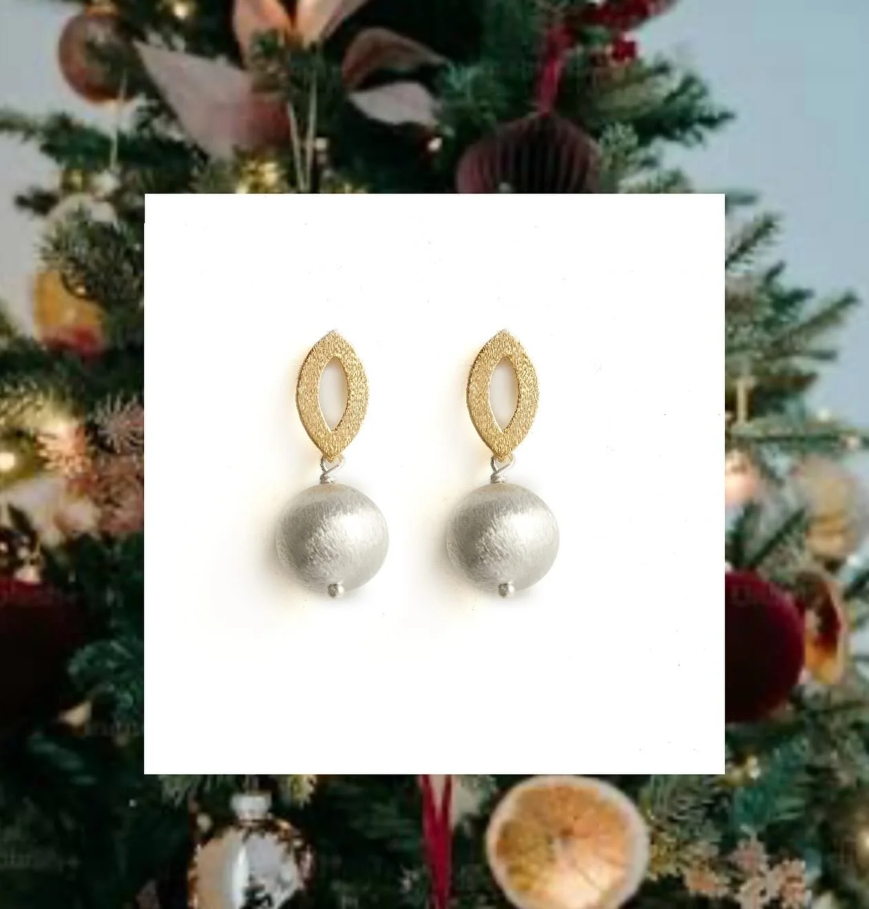 🎄 Day 5 - Advent Calendar gift suggestions.

🎁 Mix Metal Silver Ball  Earrings 
.
.
.
#earrings #gold #silver