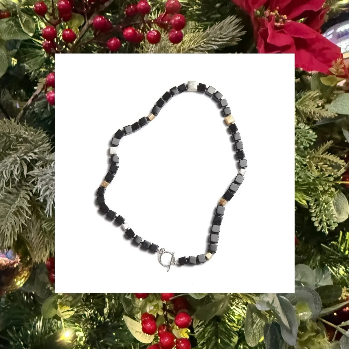 🎄 Day 5 - Advent Calendar gift suggestions.

🎁 Onyx Cube Necklace
.
.
.
#onyx #necklace #giftideas