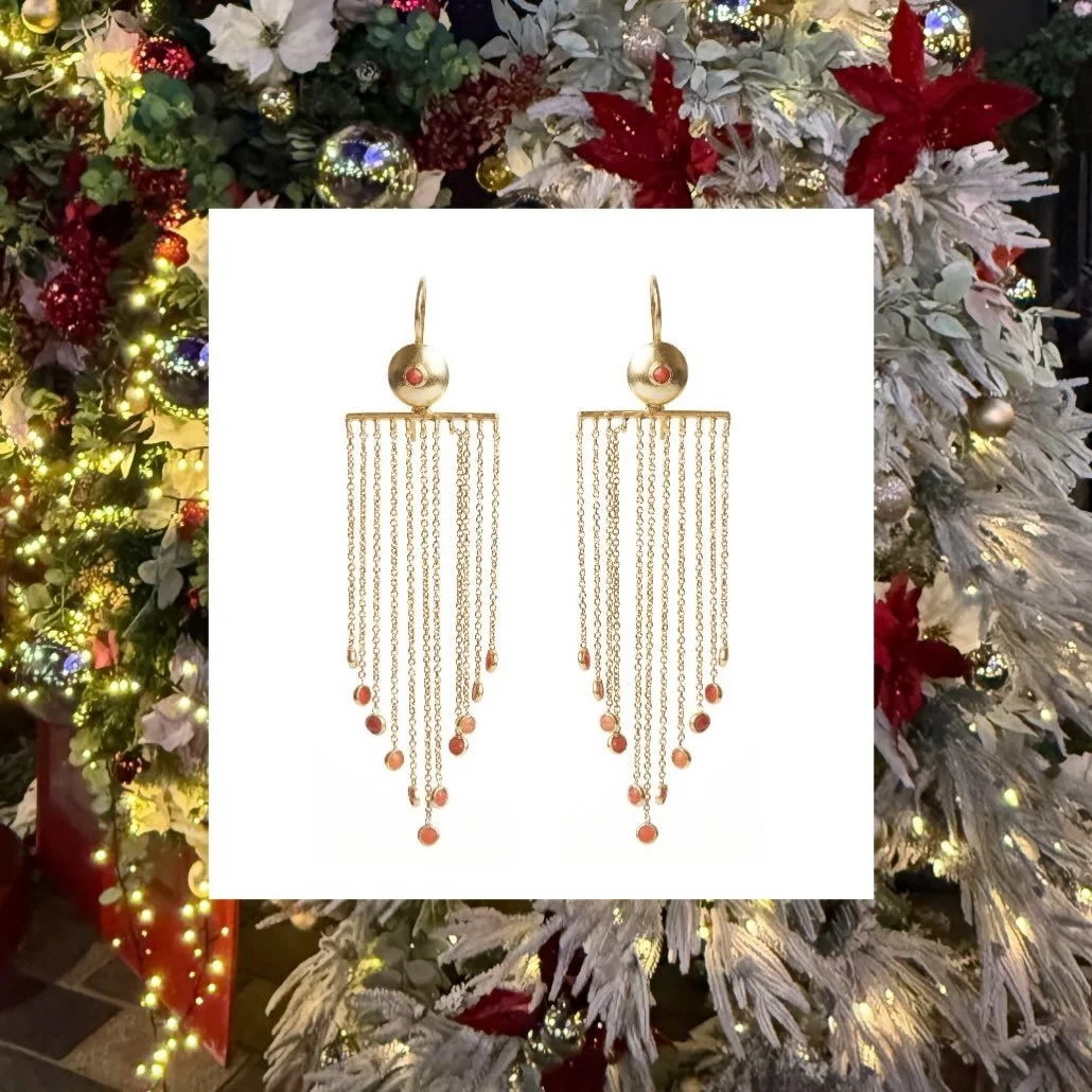 🎄Day 6 - Advent Calendar Gift Suggestions.

🎁 Coral Chain Drop Earrings
.
.
.
#coral #earrings #goldchain