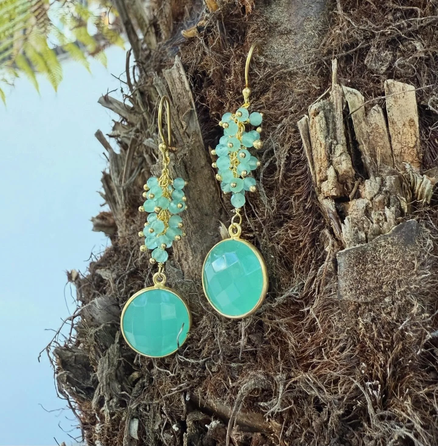 💫 Add some colour to these long days, spring is coming&hellip;
.
.
.
#aquachalcedony #earrings #gemstone