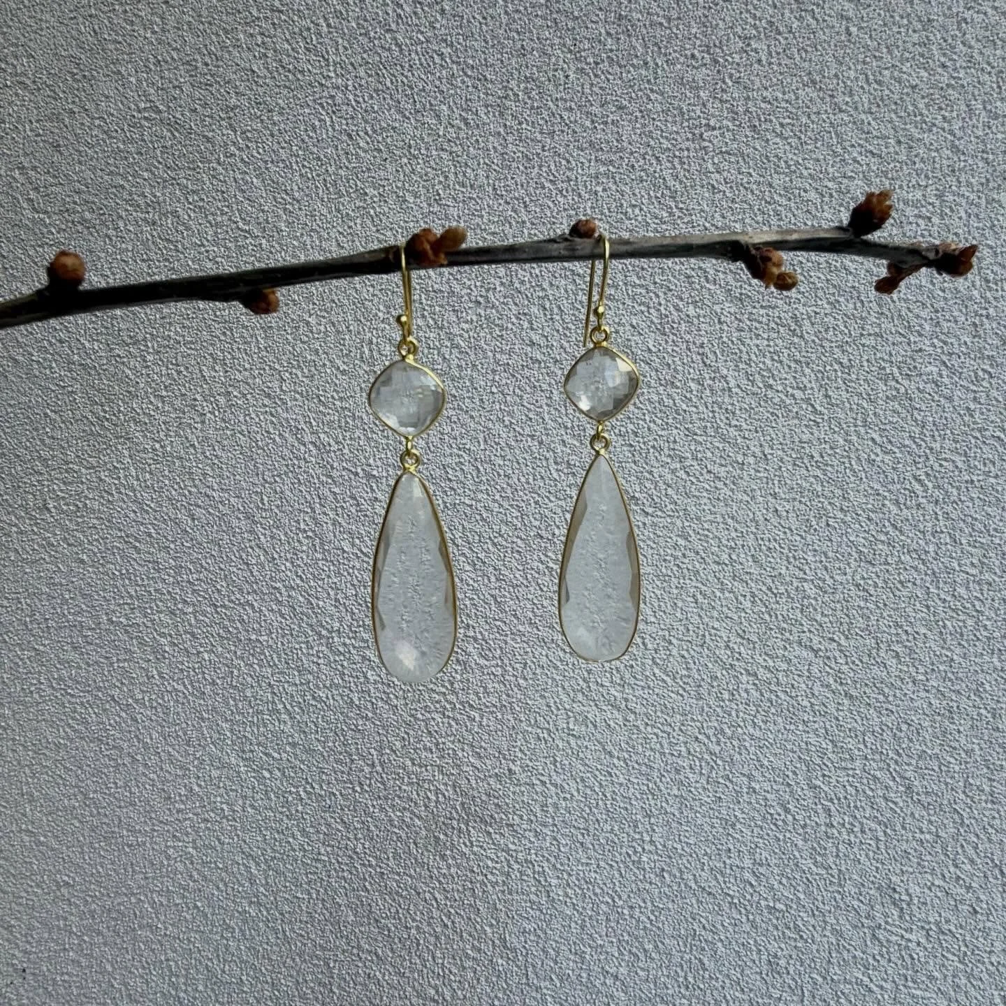 💫 Clear quartz - goes with = everything ❤️
.
.
.
#earrings #jewellery #quartz