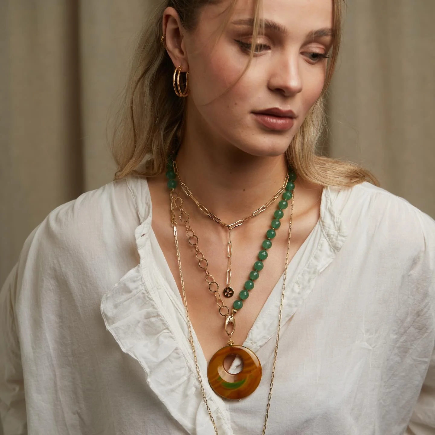 💫 Two necklaces in one? Yes, please! Swipe to see how this pendant transforms into a second necklace!
.
.
.
#aventurine #pendant #twoways
