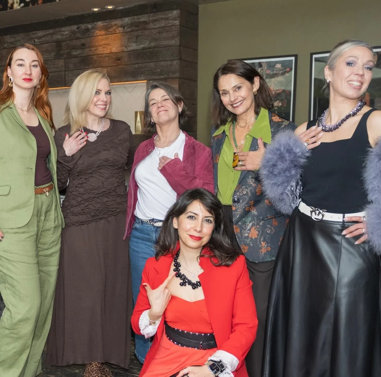 ⭐️ Just a group of amazing business women. Take a look closely at their jewellery- be visible, stand tall, be empowered.
The message at our last meeting, planning and clarity is key for success.
Thank you to all who made the day so special.
.
.
.
.

