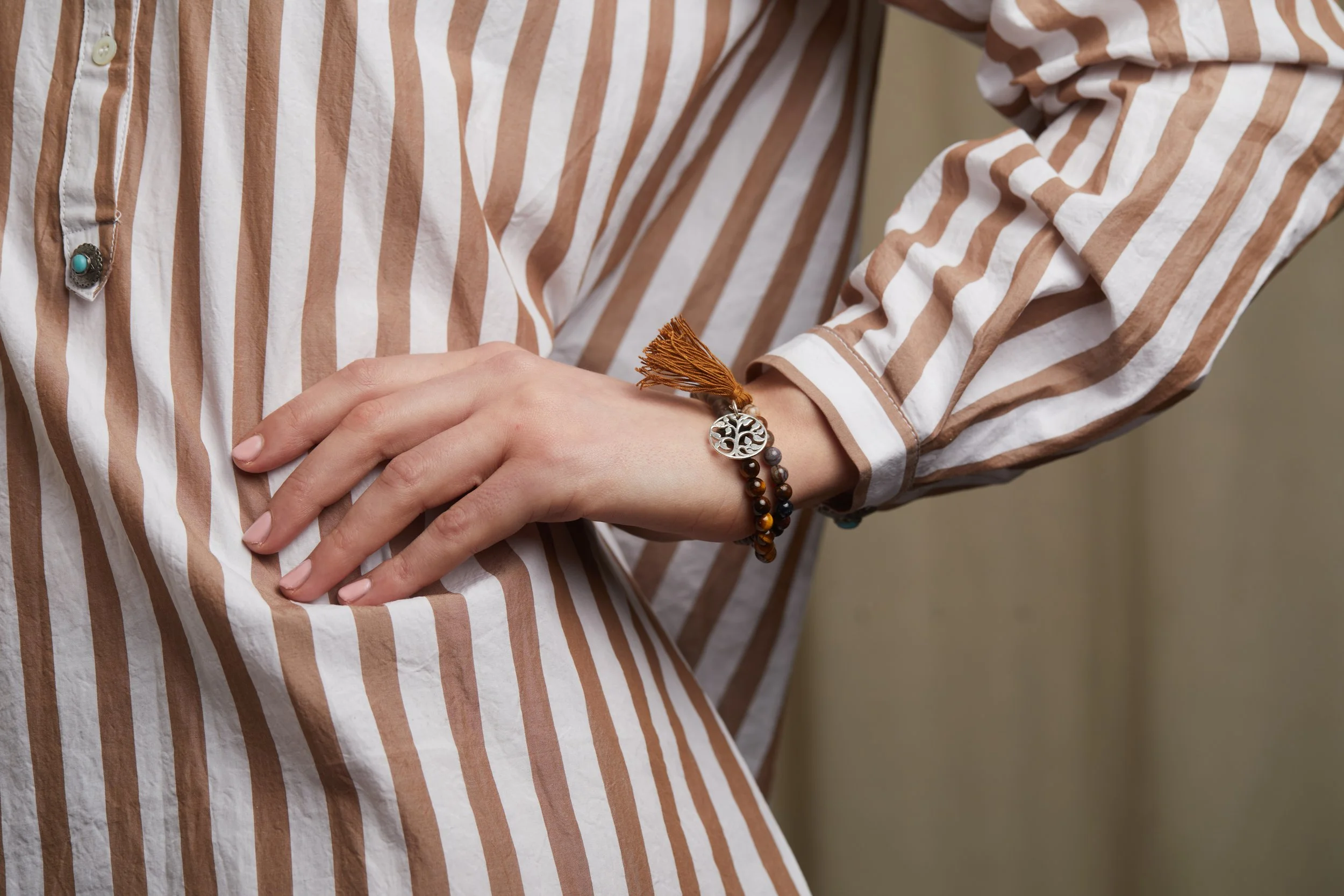 Pietersite Tassel BR on hand 3.jpg