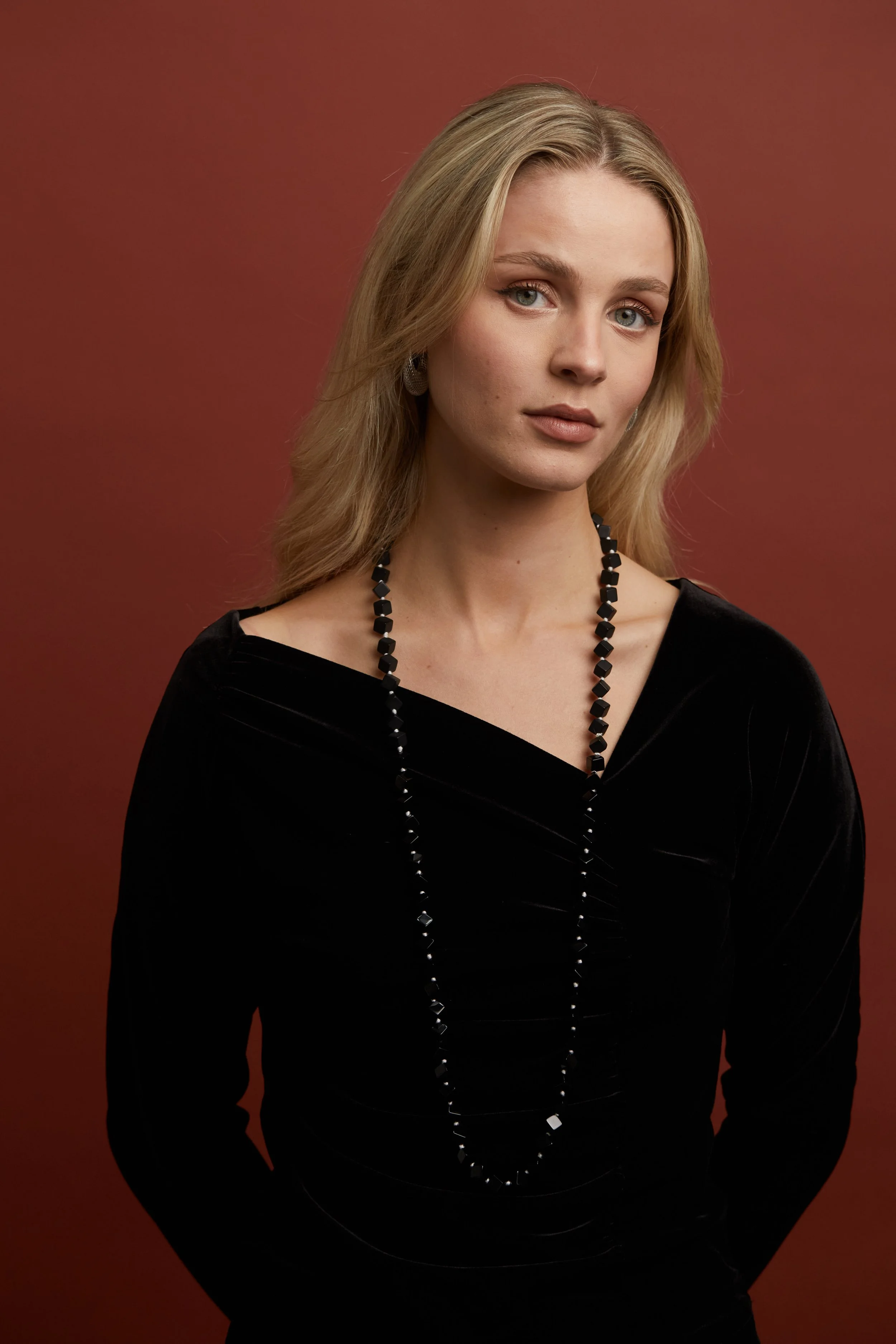 Long Onyx Cube Nk on Model 4.jpg