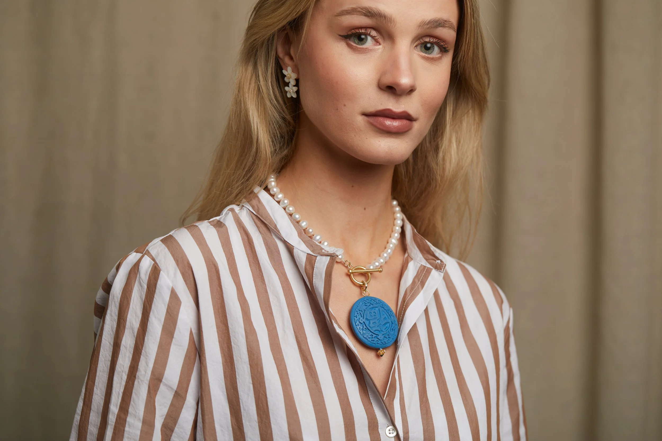 Pearl And Blue Cinnabar with Double Daisy Er 2.jpg