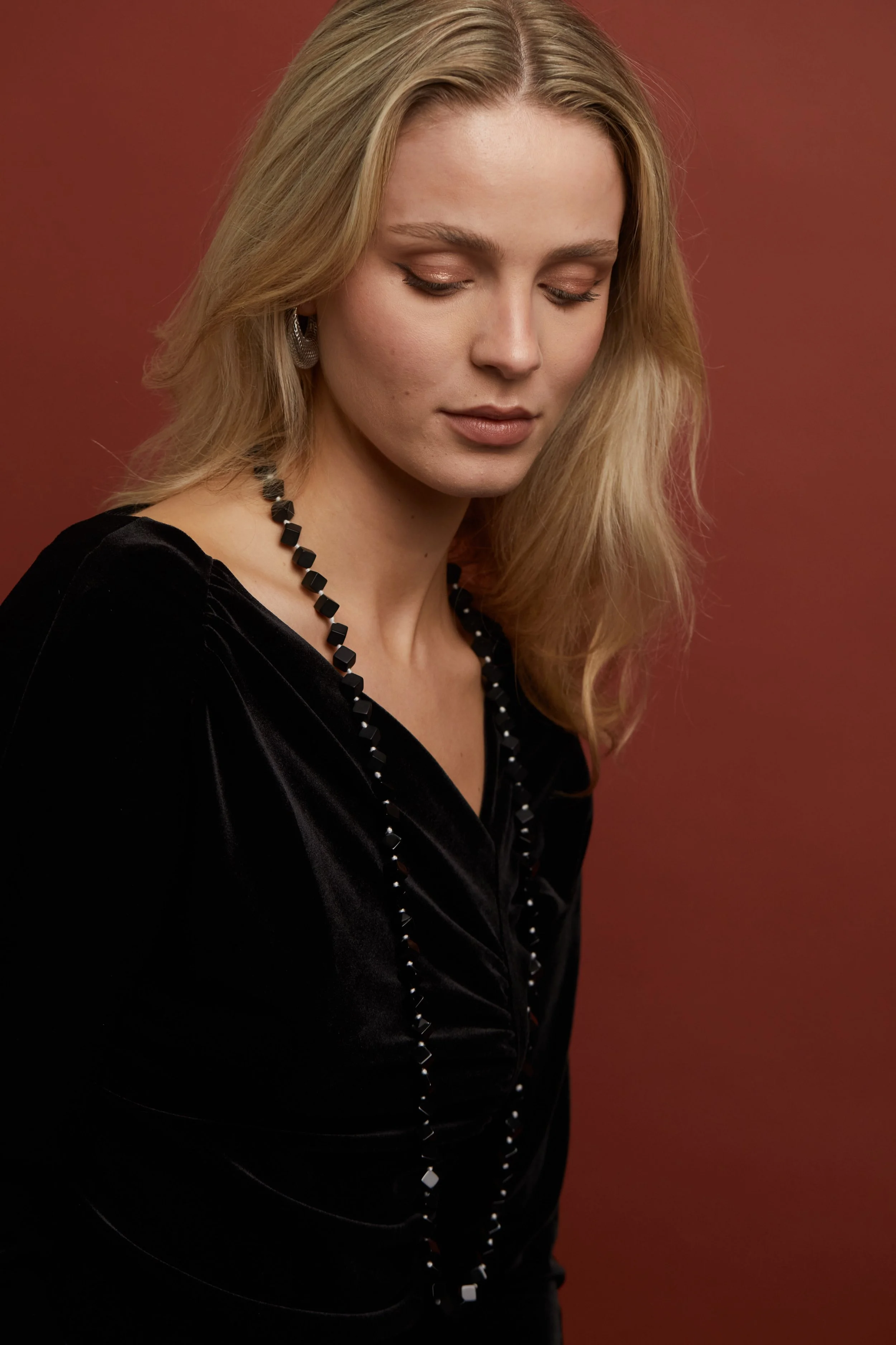 Long Onyx Cube Nk on Model 5.jpg