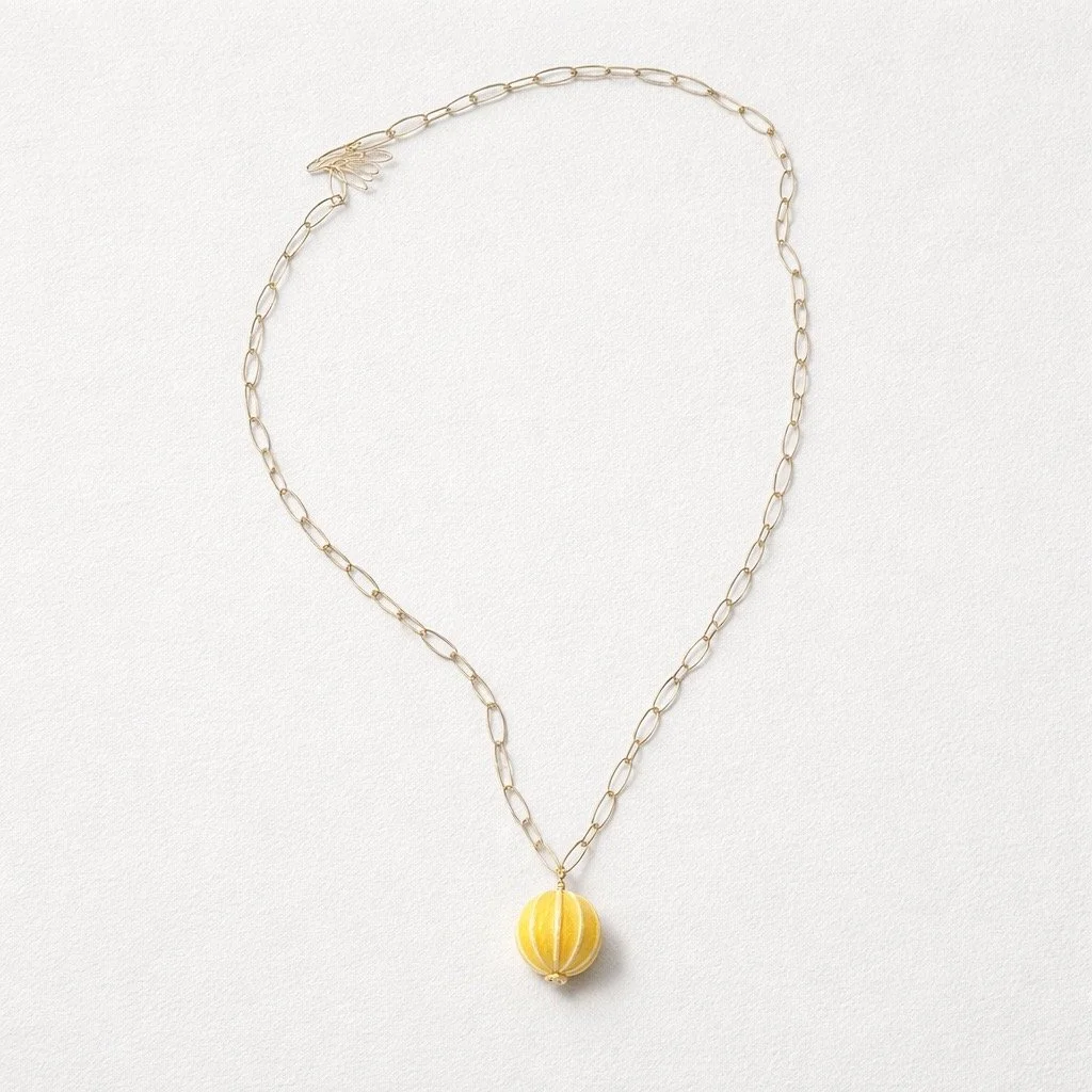Gold Oval Chain with Lantern Pe.JPG