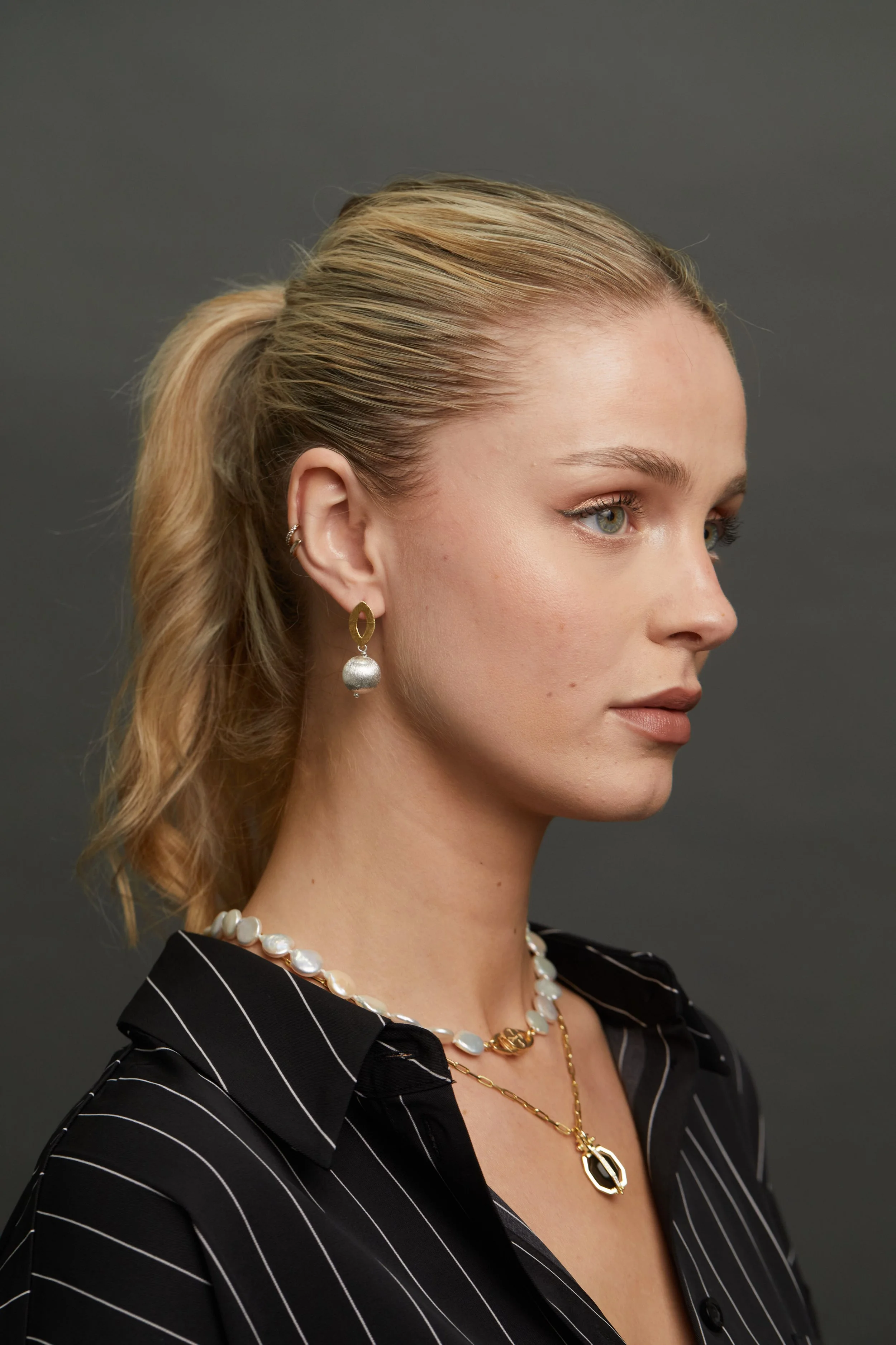 Mix Metal Ball Er on model Heritage NK in onyx.jpg