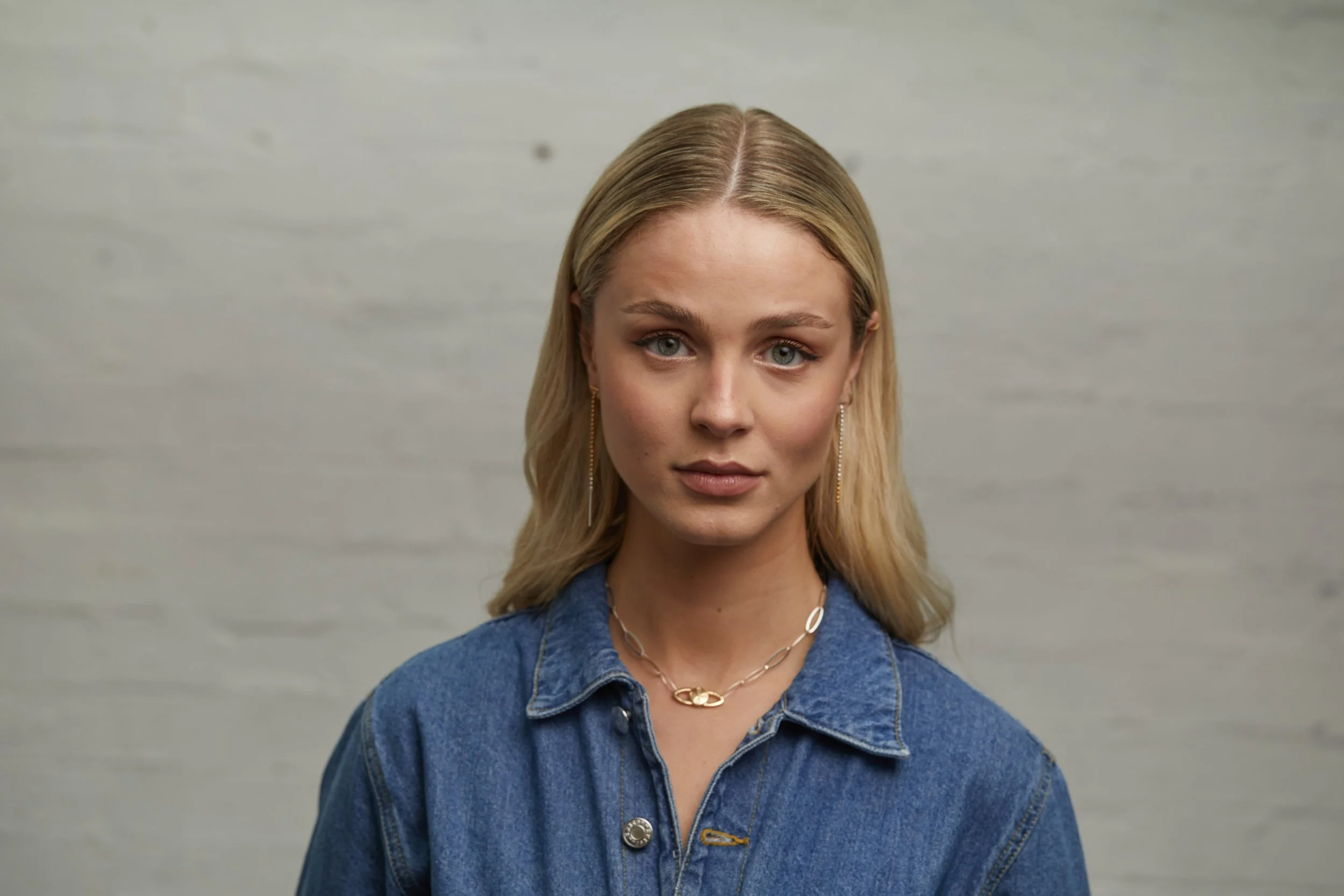 KP Connector + Silver Chain on model.jpg