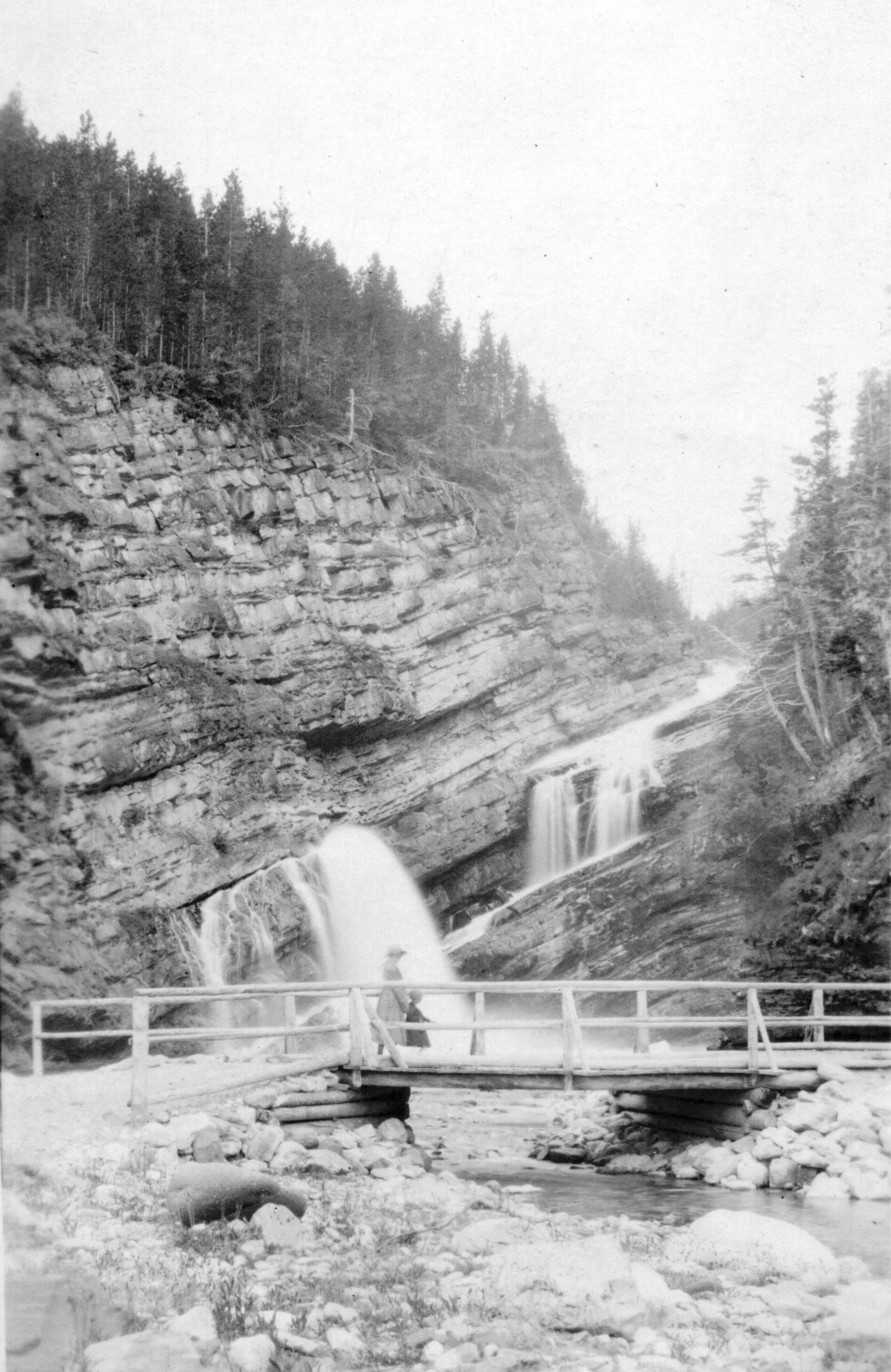 Unk people on bridge at Cameron Falls