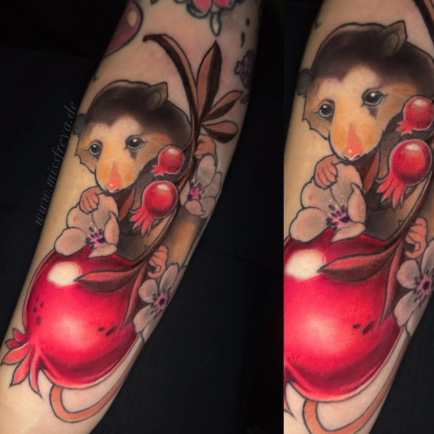 Possum with pomegranate ✨✨
Ich arbeite an meinem Backlog an tattoos die ich euch noch zeigen m&ouml;chte ☺️ 
Danke @funky_brain_psychologist f&uuml;rs adoptieren 🥹

#neotraditionaltattoo #frankfurttattoo #illustrativetattoo #opossumtattoo