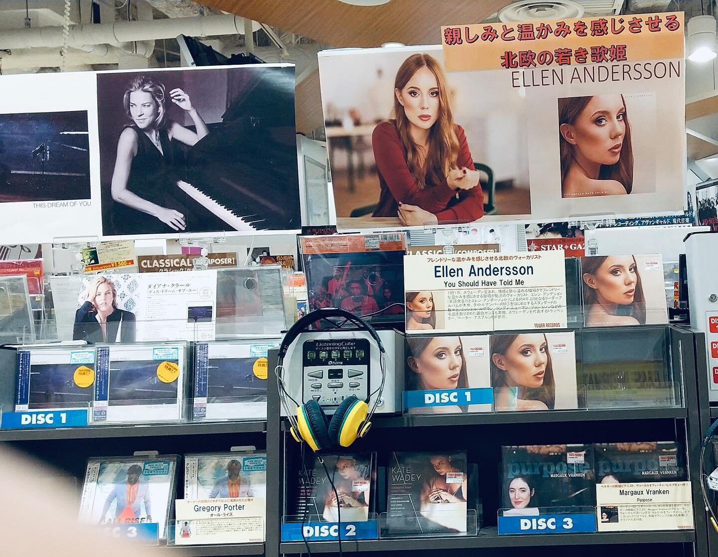 In great company in Japan!! ☺️🧡

#ellenandersson #towerrecordsjapan #japan #youshouldhavetoldme #newalbum #dianakrall #prophonerecords