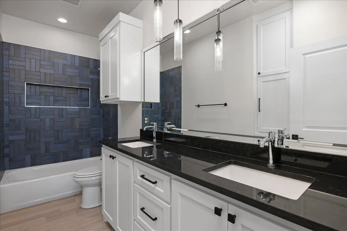 10351 Cactus Flower_20-Bathroom 2.jpg