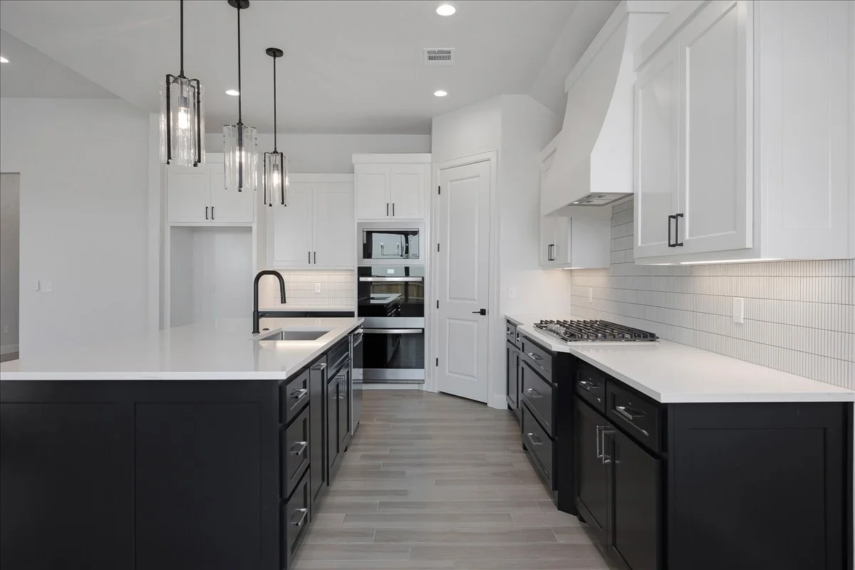 10351 Cactus Flower_11-Kitchen 2.jpg