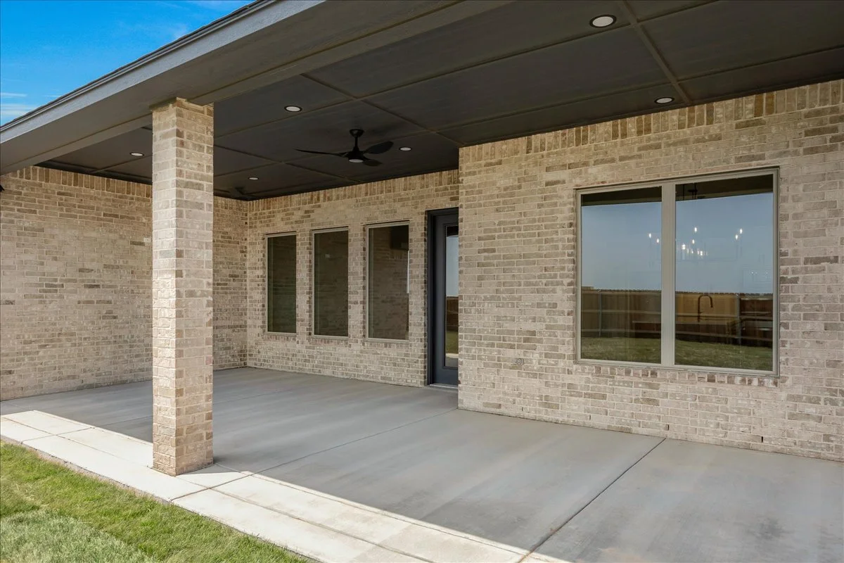 10351 Cactus Flower_25-Covered Patio.jpg