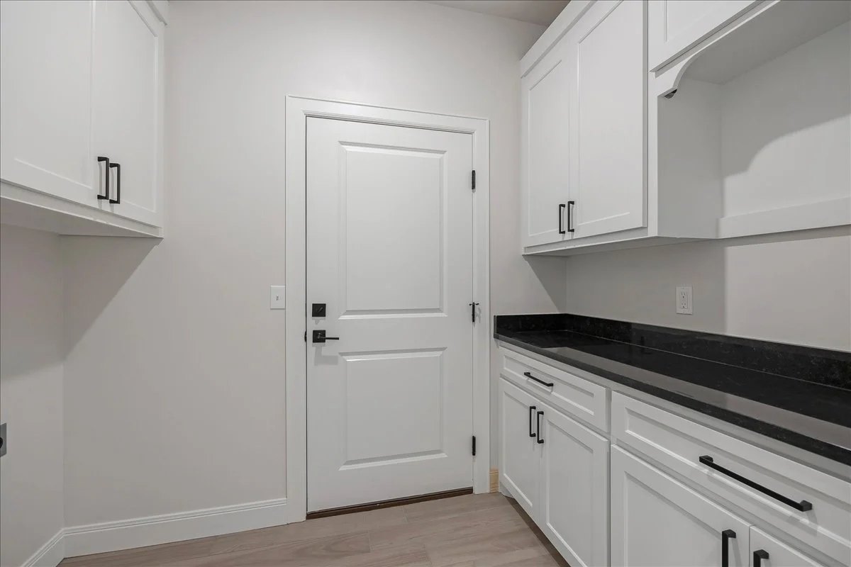 10351 Cactus Flower_24-Utility Room.jpg