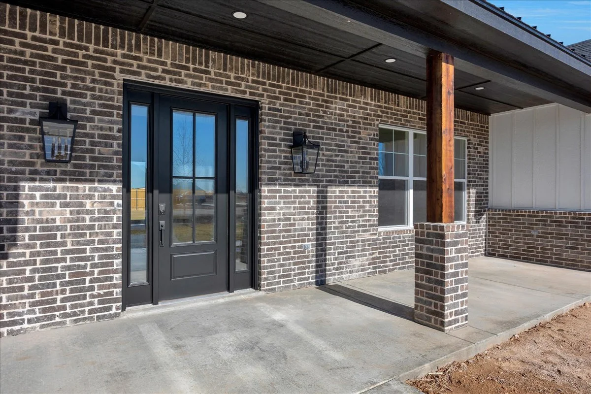 10400-Cactus-Flower-Rd-04-Front Porch.jpg