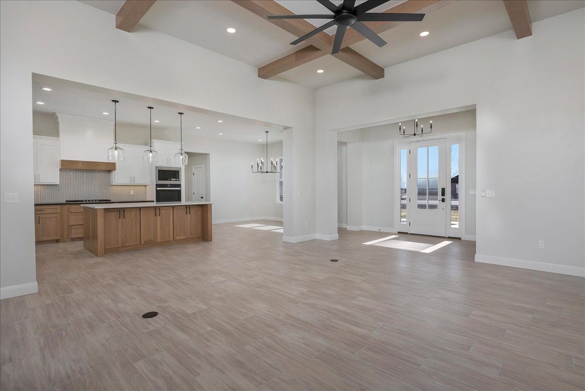 10400-Cactus-Flower-Rd-06-Living Area.jpg