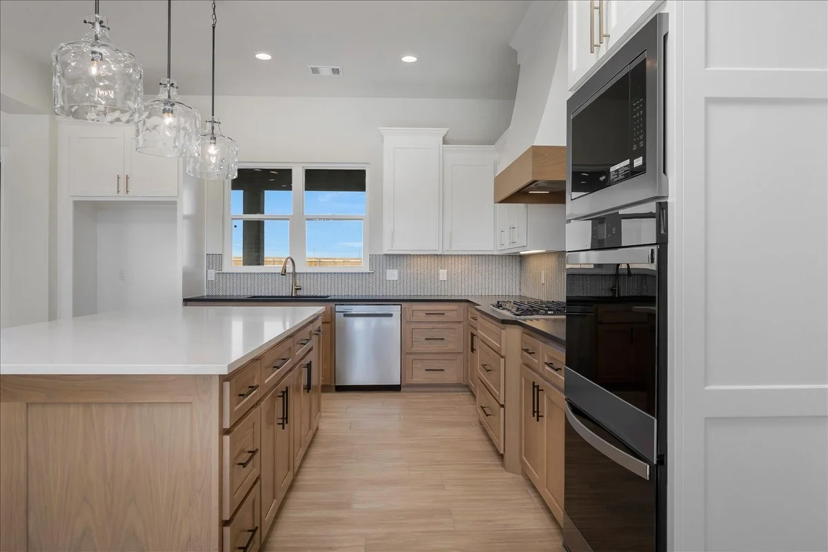 10400-Cactus-Flower-Rd-12-Kitchen 3.jpg