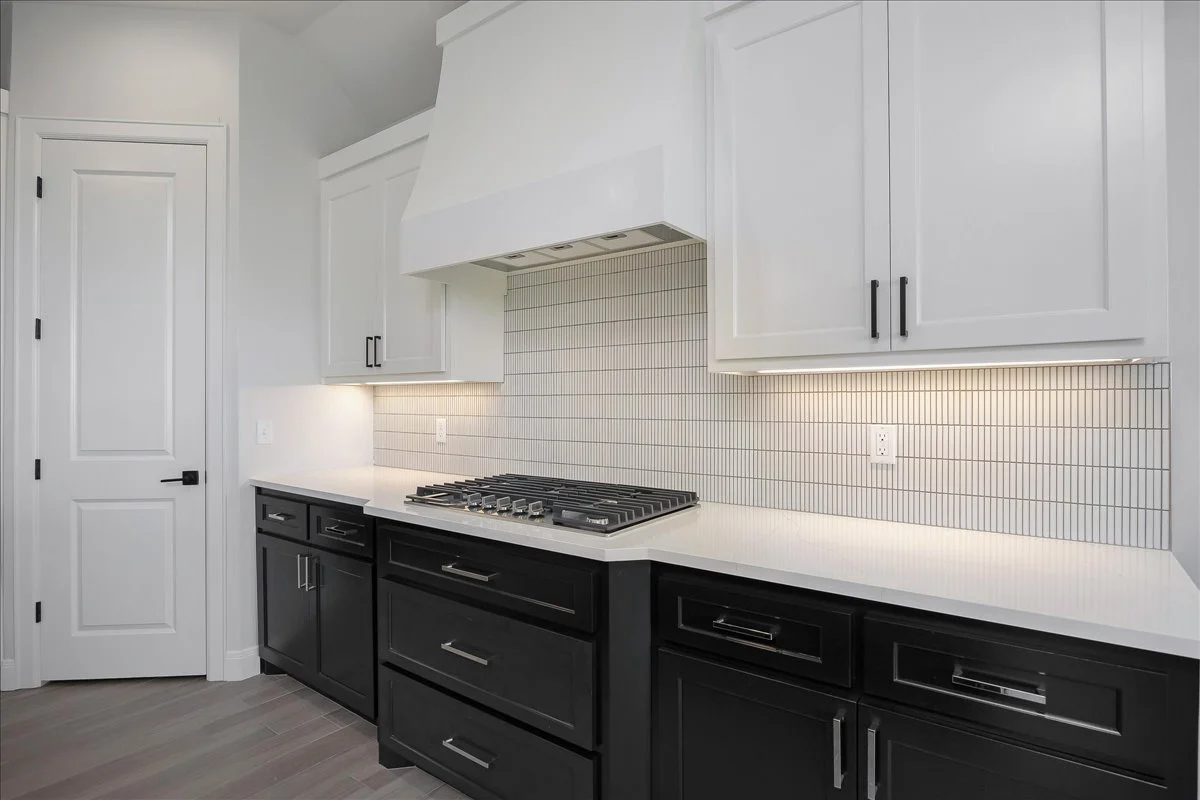 10351 Cactus Flower_12-Kitchen 3.jpg