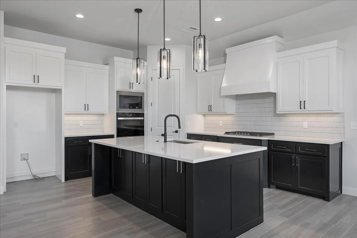 10351 Cactus Flower_10-Kitchen.jpg