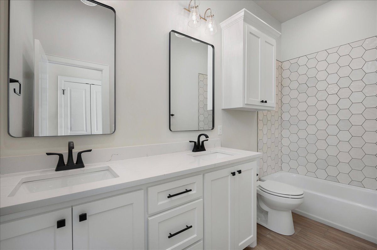 10400-Cactus-Flower-Rd-26-Bathroom 2.jpg