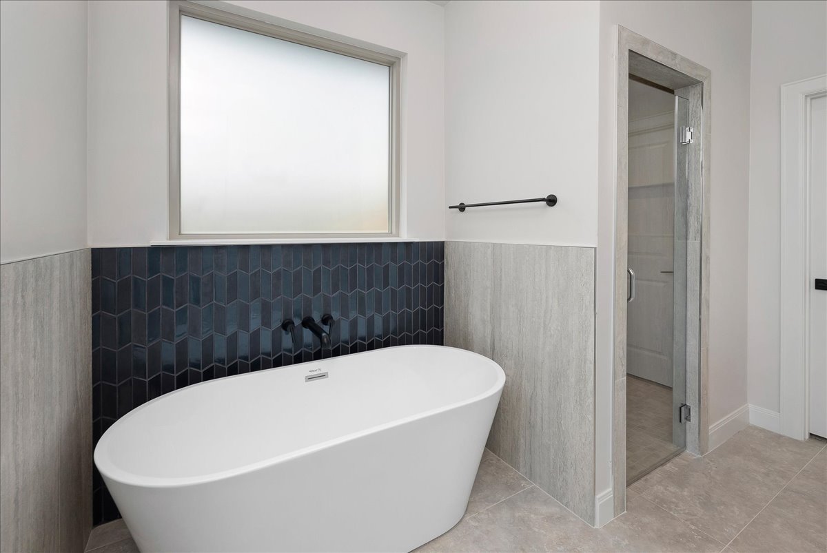 10351 Cactus Flower_18-Primary Bath and Shower.jpg