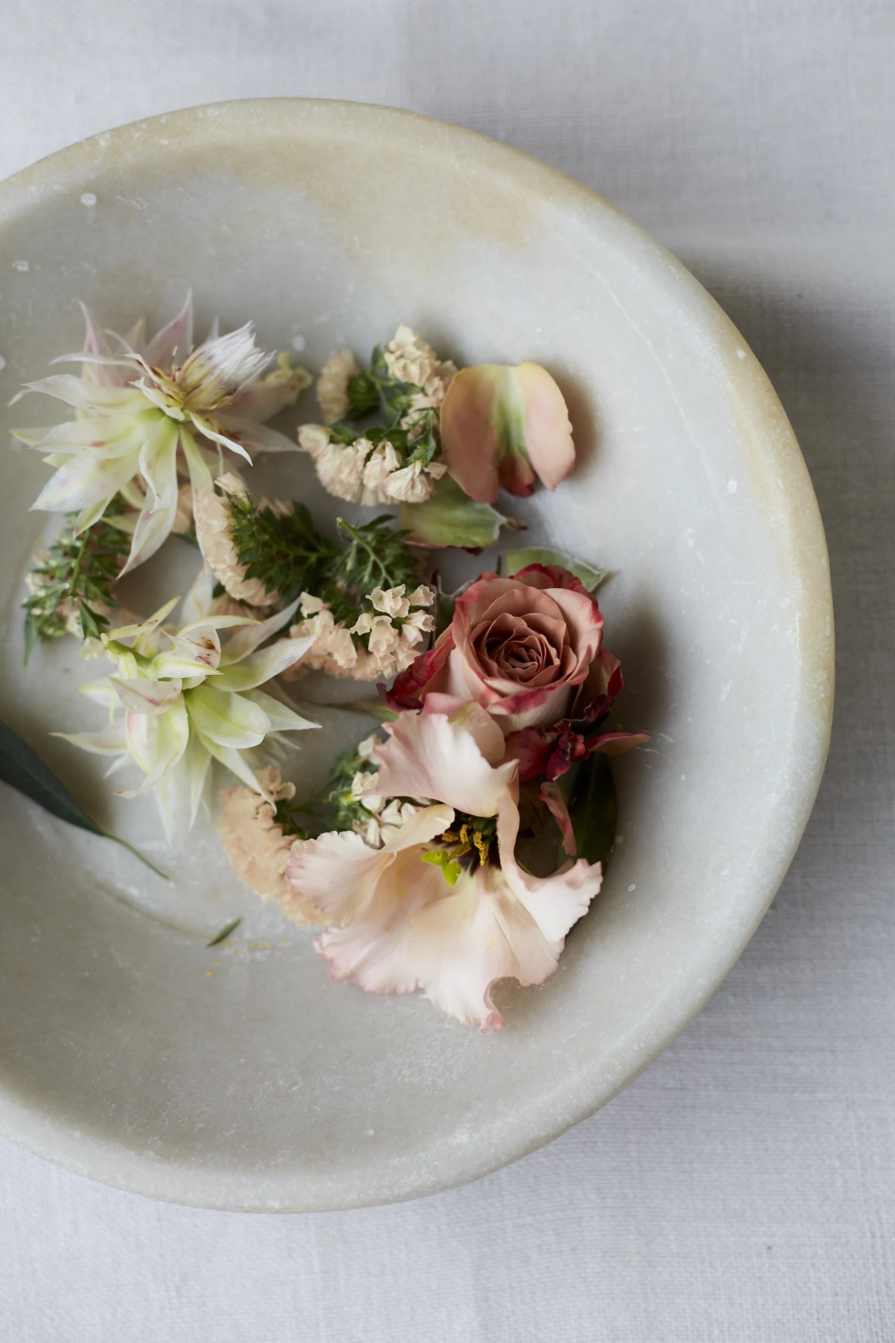 16.11.21_Suss_Wedding_Cake_Flowers_297.jpg