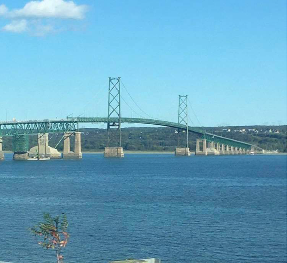  Le fameux pont menant vers l’Île d’Orléans, là où Isabelle Bourgeot a plongé dans le fleuve à bord d’une voiture. 