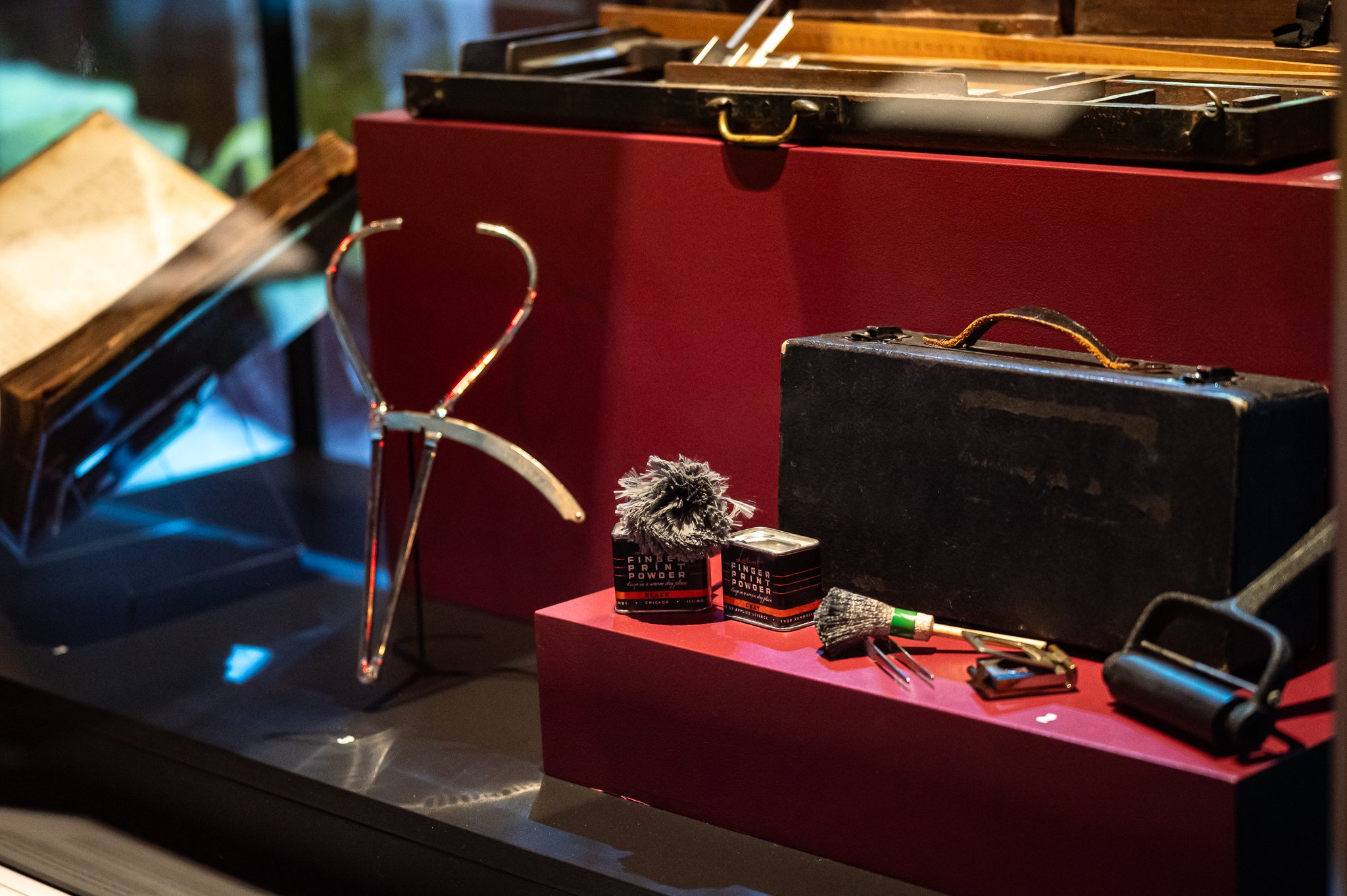 Outils d’identification de la police de Montréal, début du 20e siècle. Collection du Musée de la police de Montréal © Audrey McMahon / Pointe-à-Callière