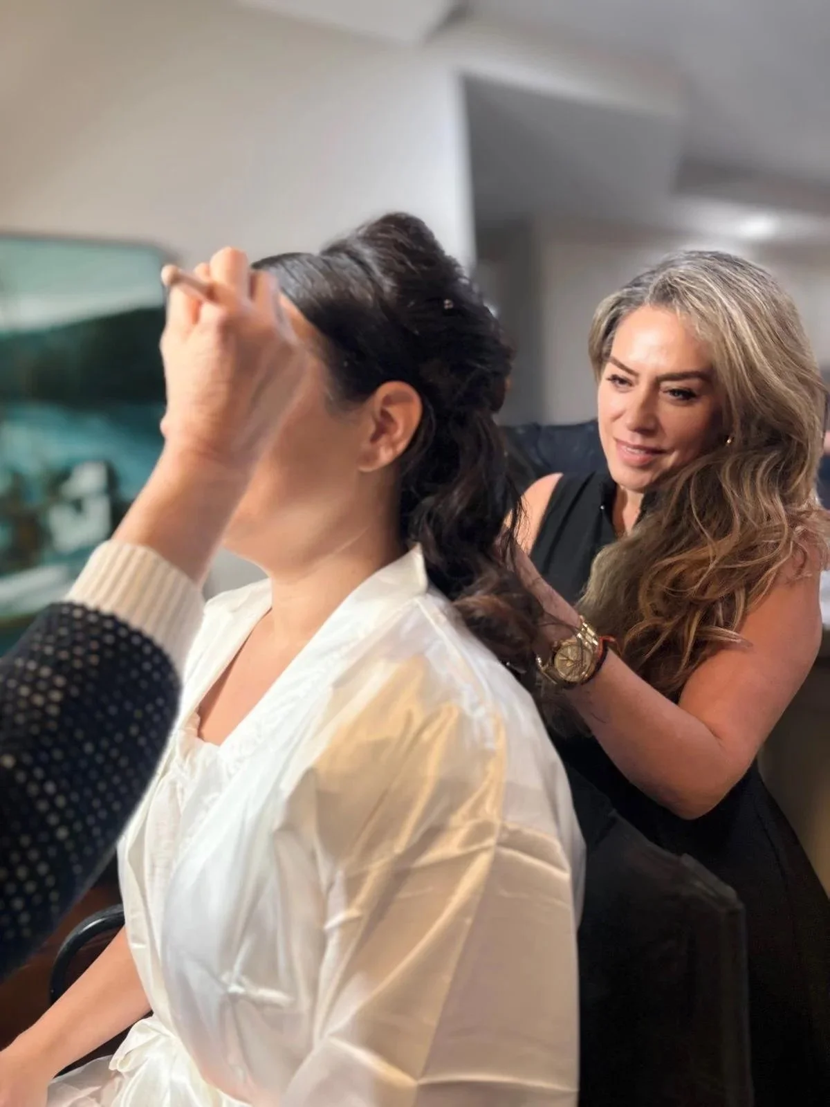 Maricruz Hair Stylist doing the bride's hair in Napa Valley.